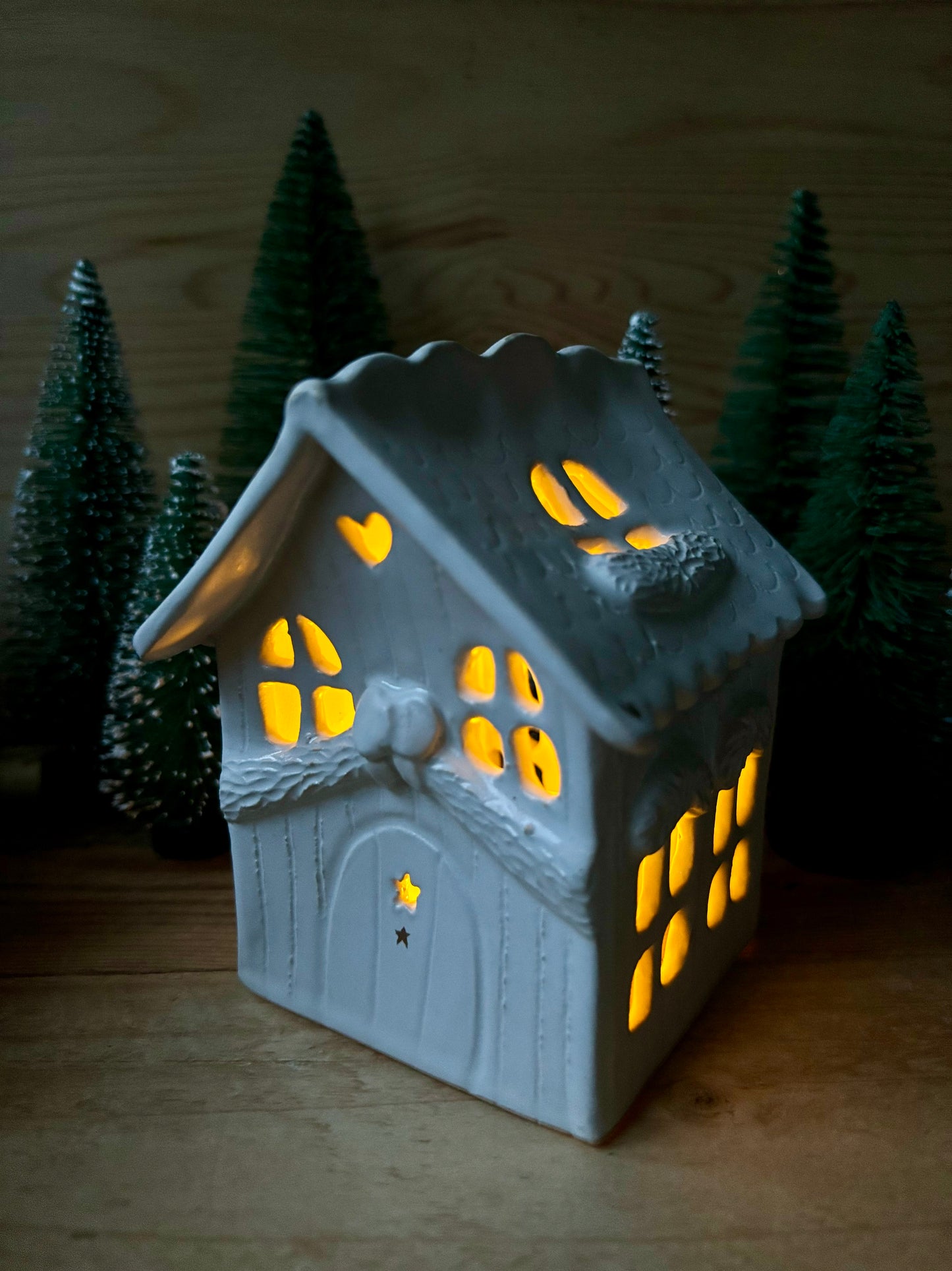 House 1 - white and gold tealight holder