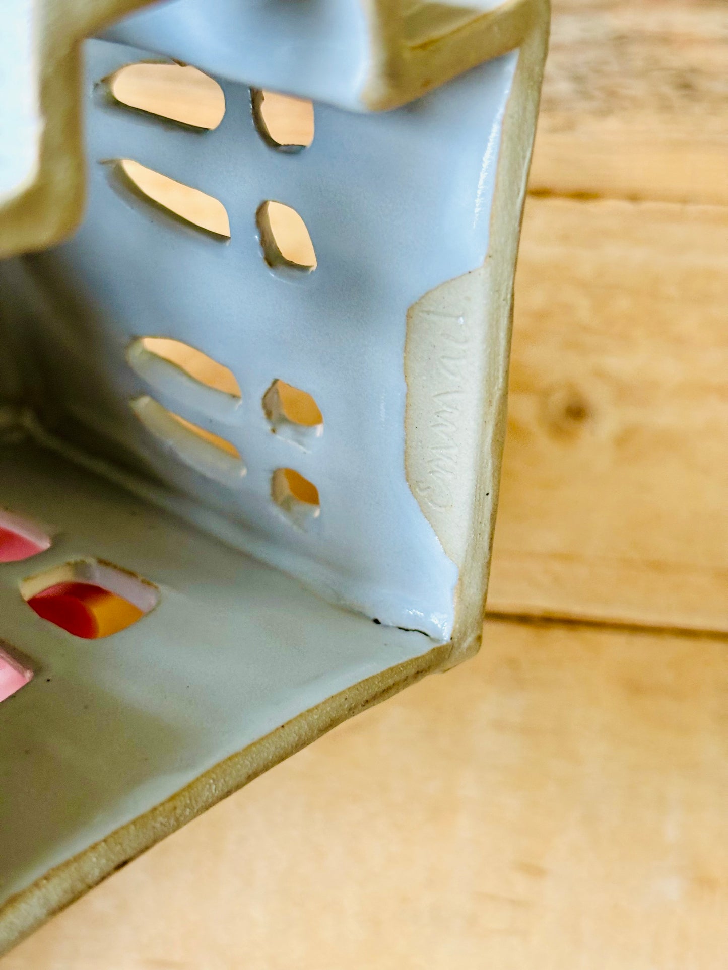 House 1 - white and gold tealight holder
