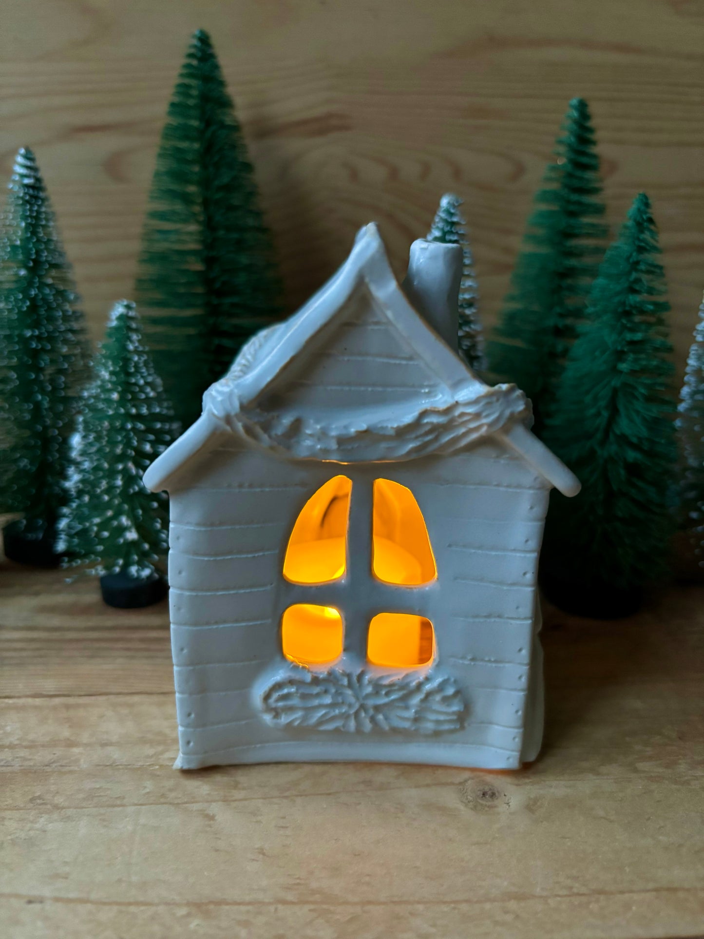 House 1 - white and gold tealight holder