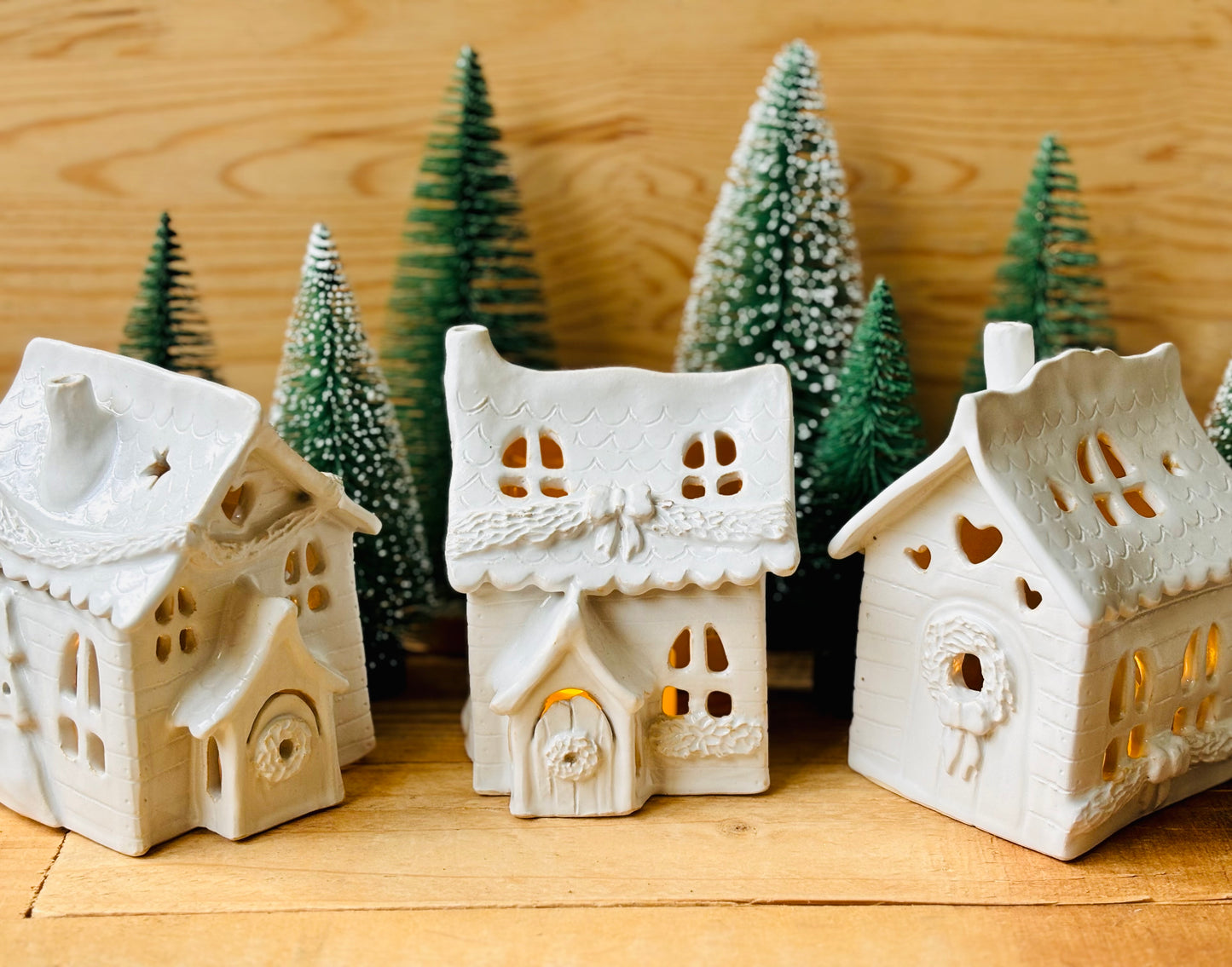 House 1 - white and gold tealight holder