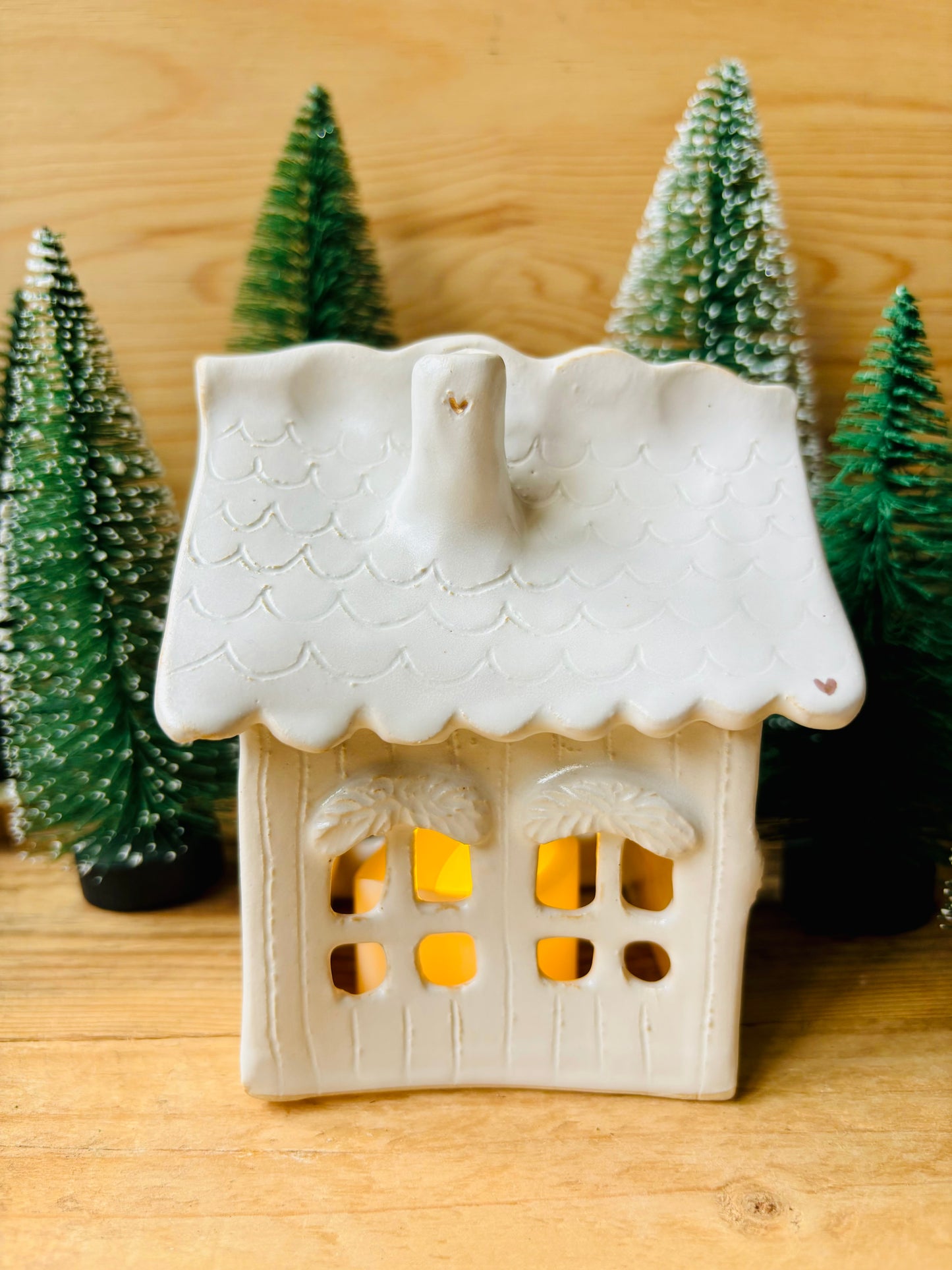 House 1 - white and gold tealight holder