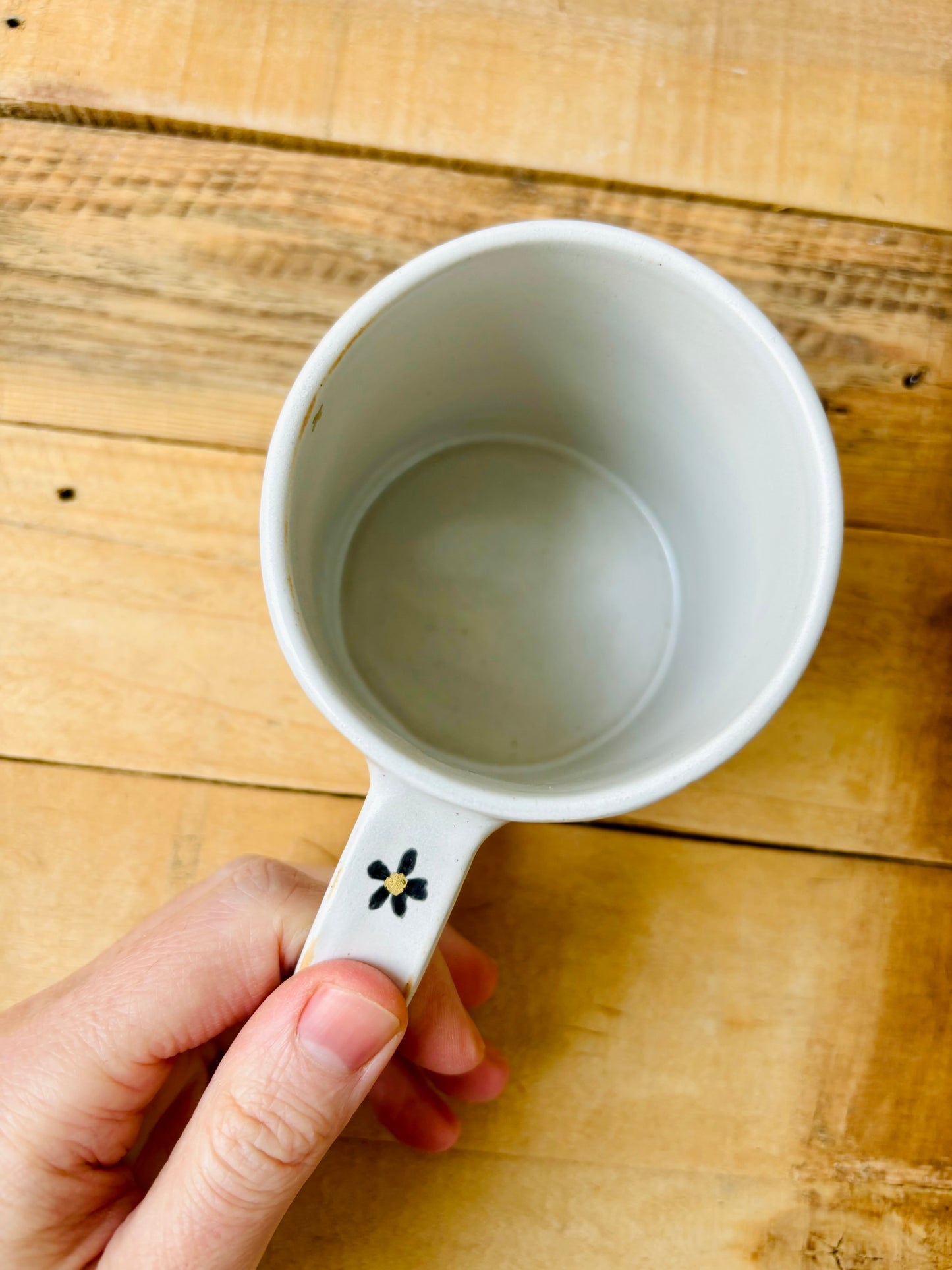 Flower mug - black and gold