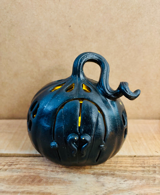 Maison citrouille - photophore noir et doré 2
