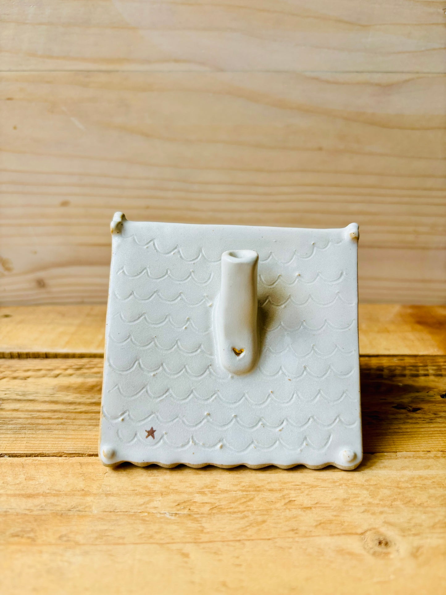 House 17 - white tealight holder