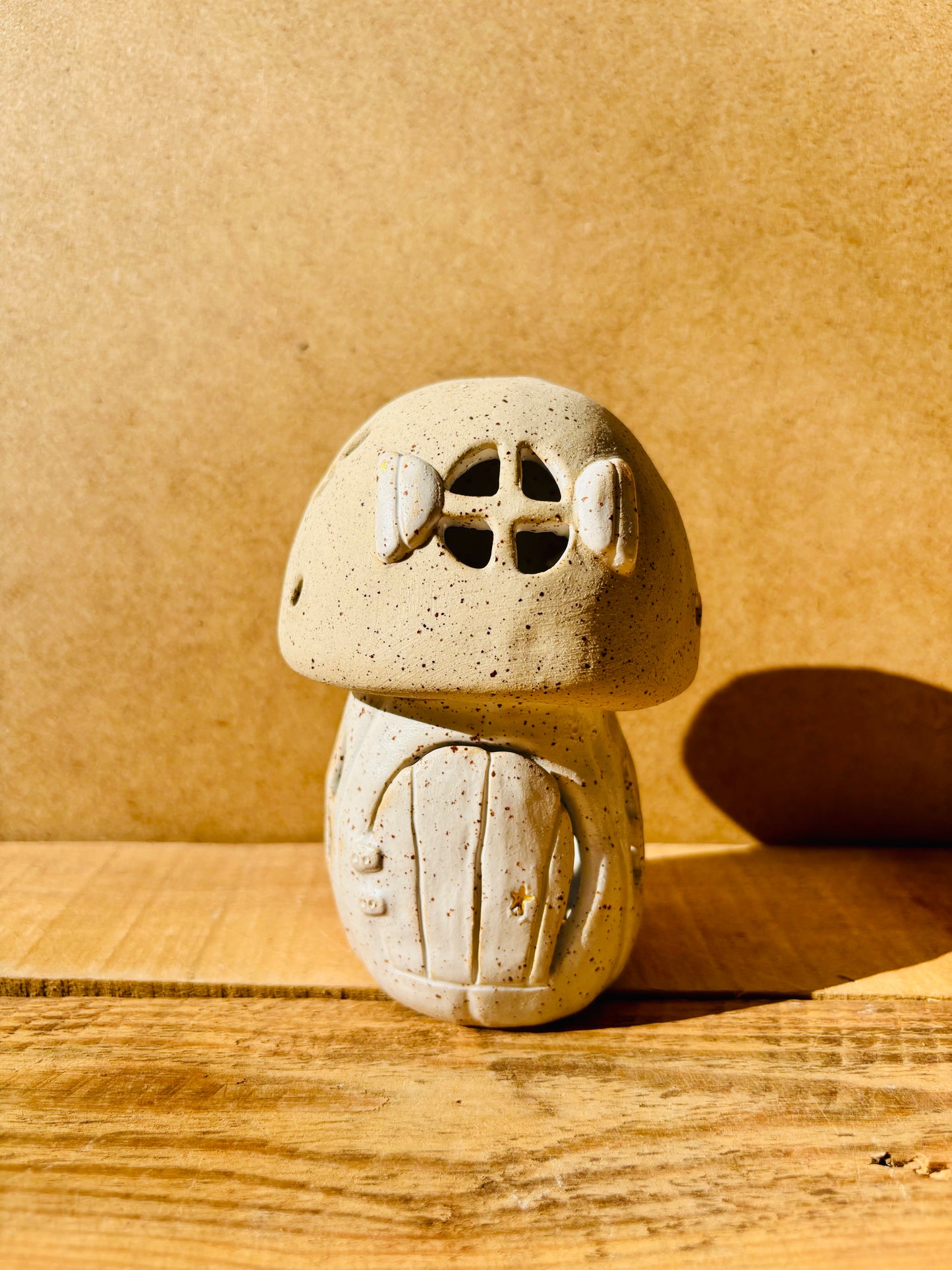 Maison champignon - photophore blanc moucheté et or 2