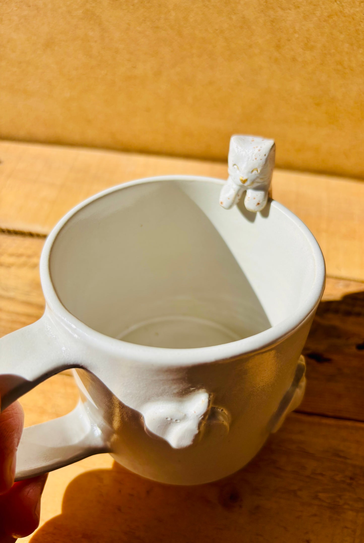 Mug with small white pumpkins