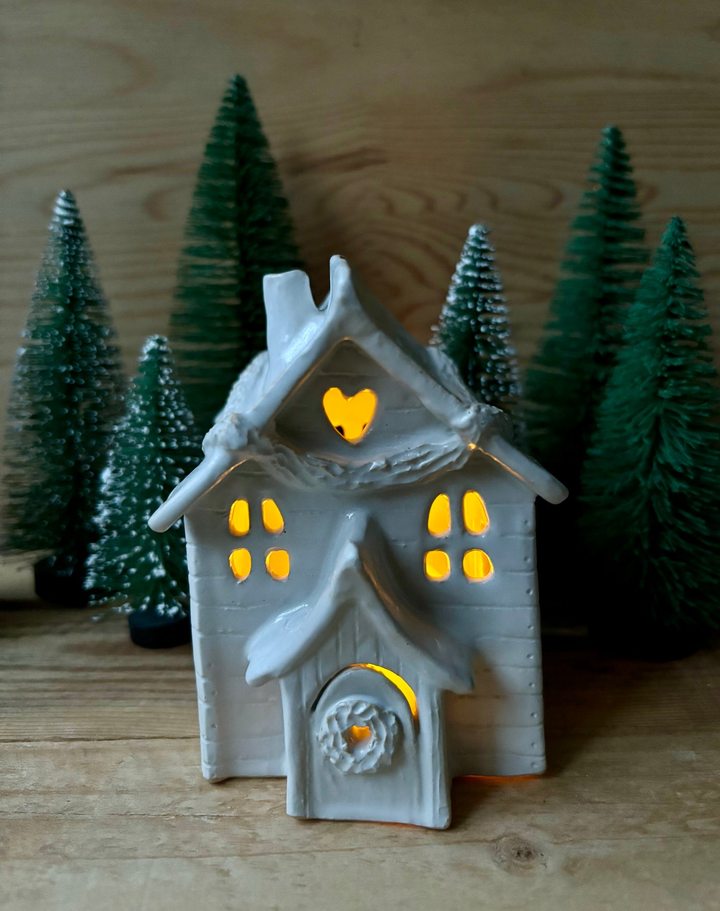 House 1 - white and gold tealight holder