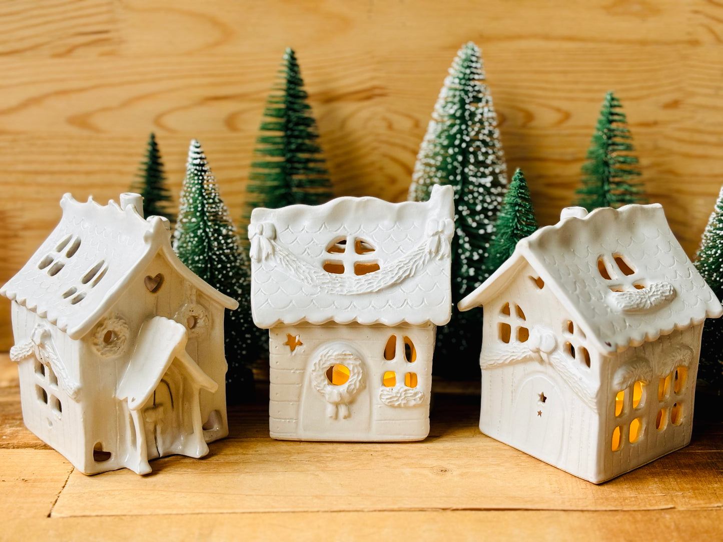 House 1 - white and gold tealight holder