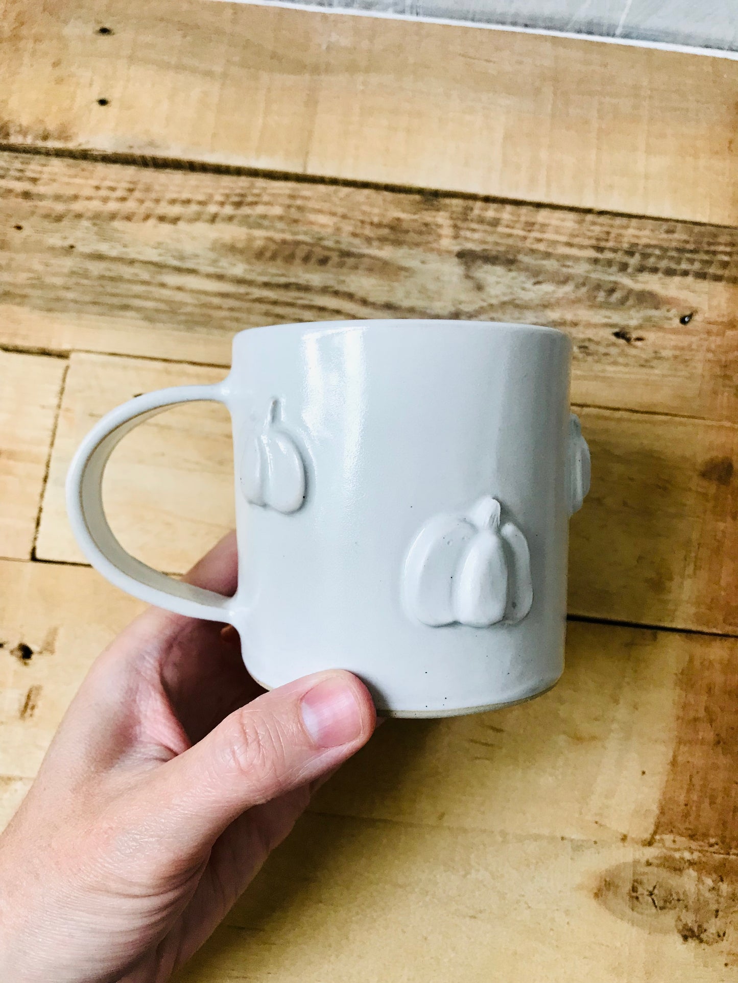 Mug with small white pumpkins - imperfect 1