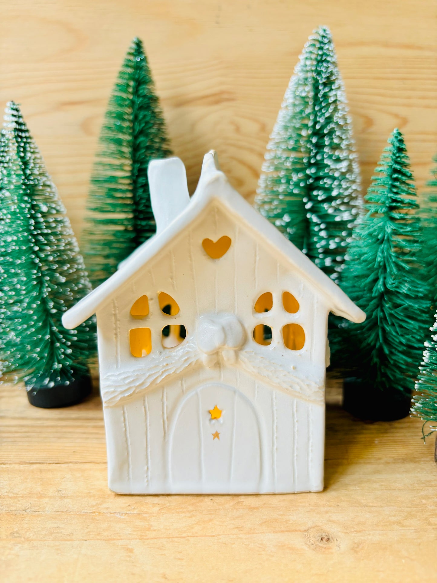 House 1 - white and gold tealight holder