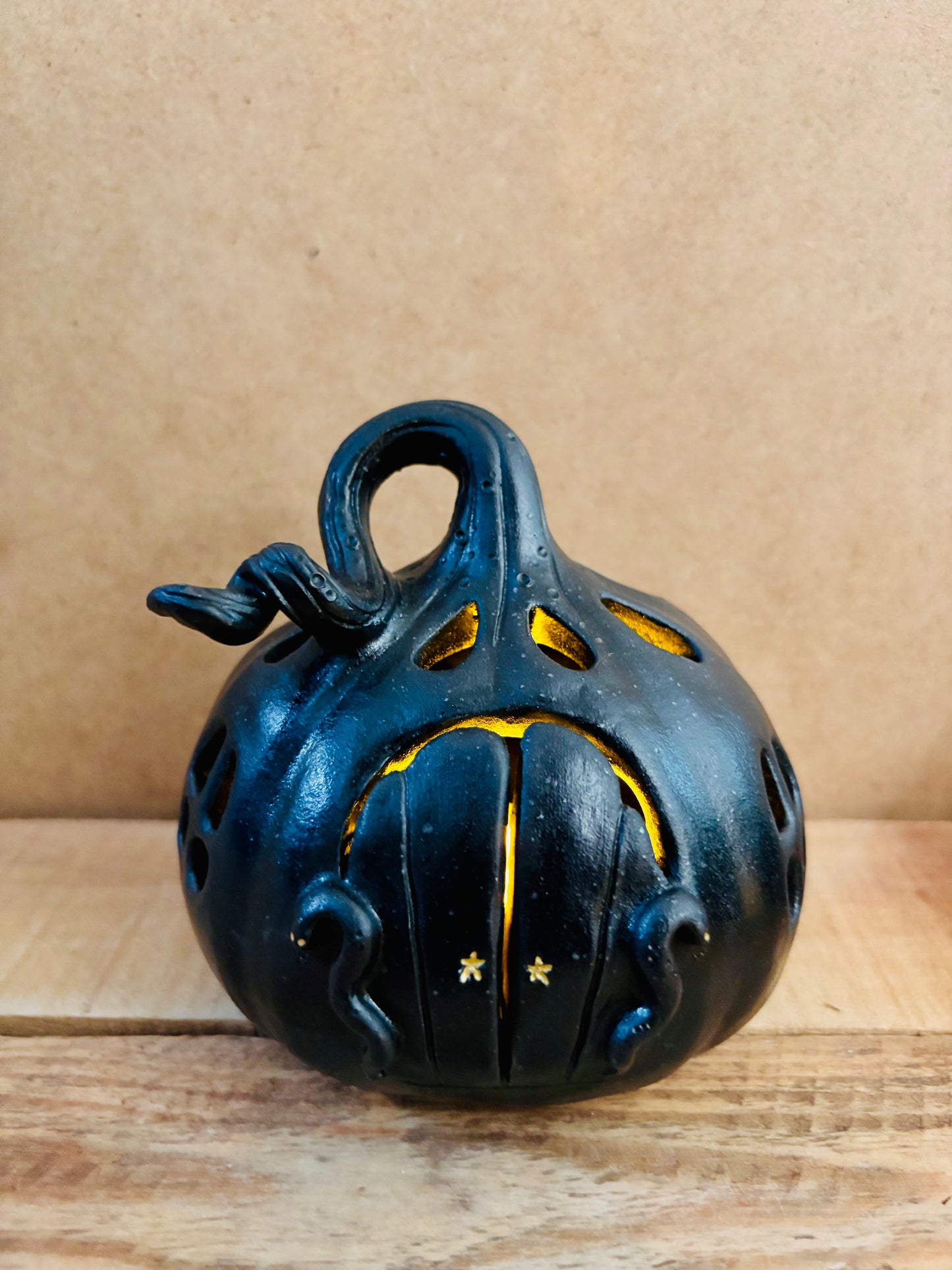 Maison citrouille - photophore noir et doré 1