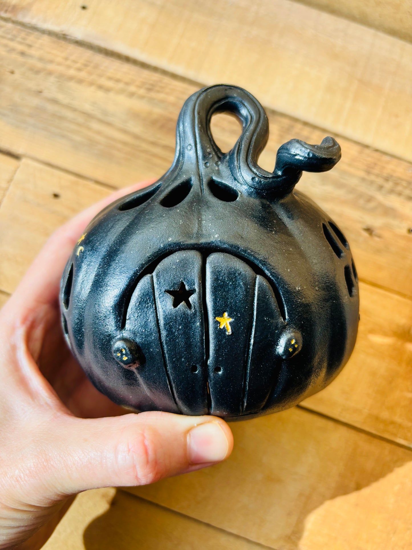 Maison citrouille - photophore noir et doré 4