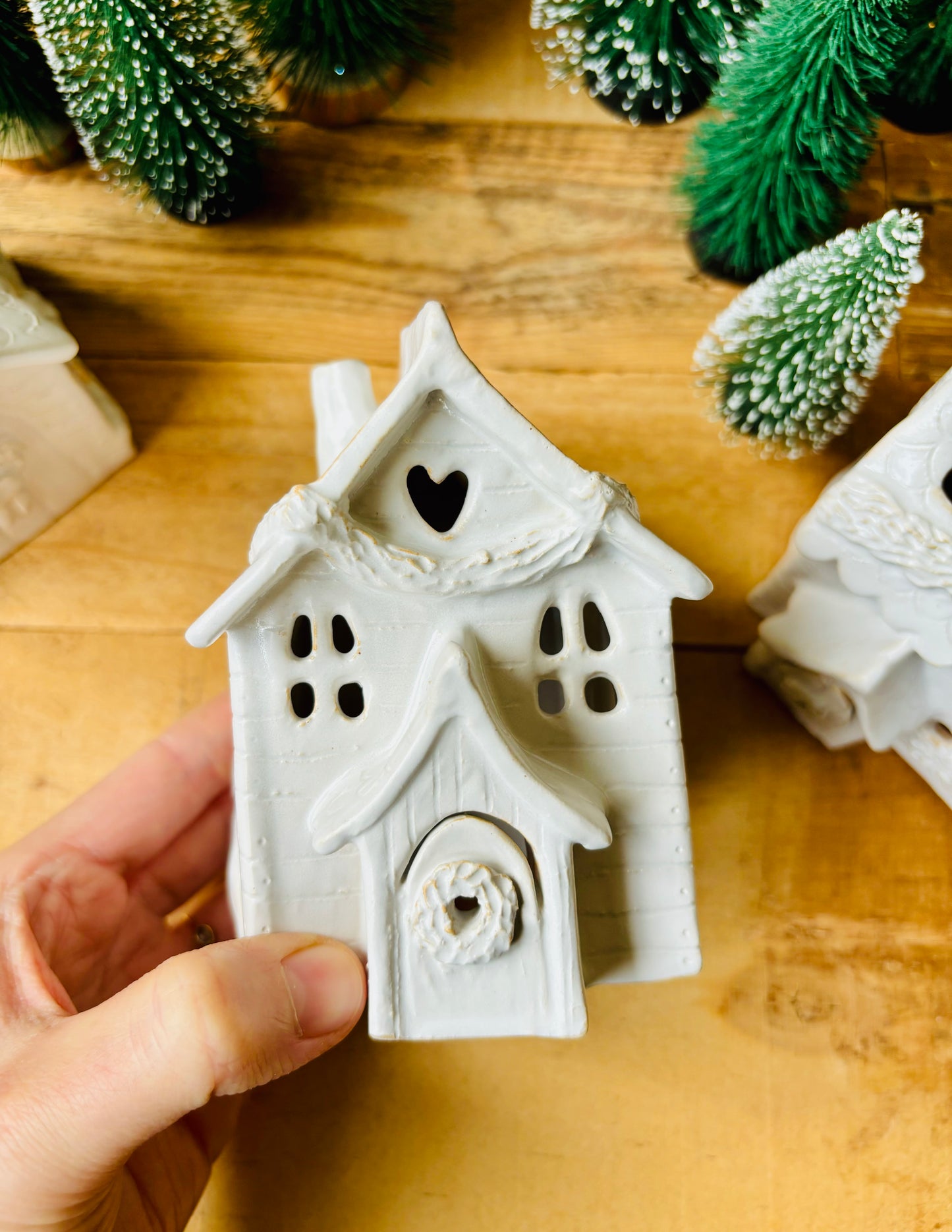 House 1 - white and gold tealight holder