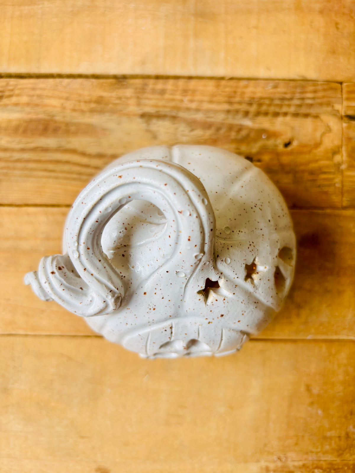 Maison citrouille - photophore blanc moucheté et or 4