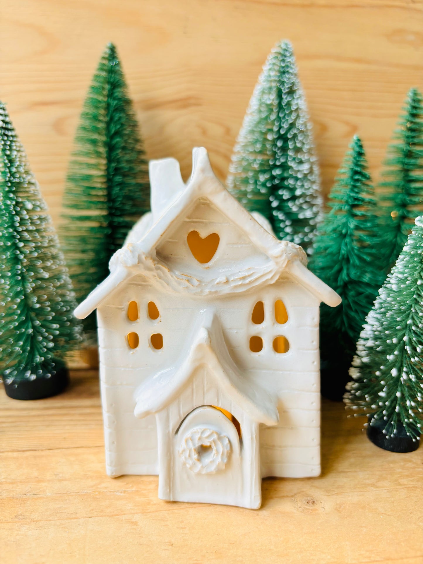 House 1 - white and gold tealight holder