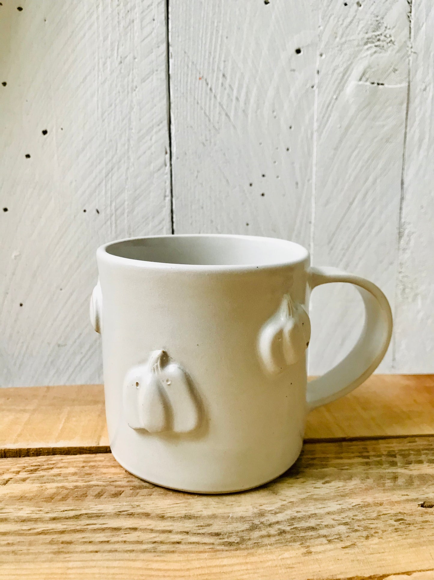 Mug with small white pumpkins - imperfect 3