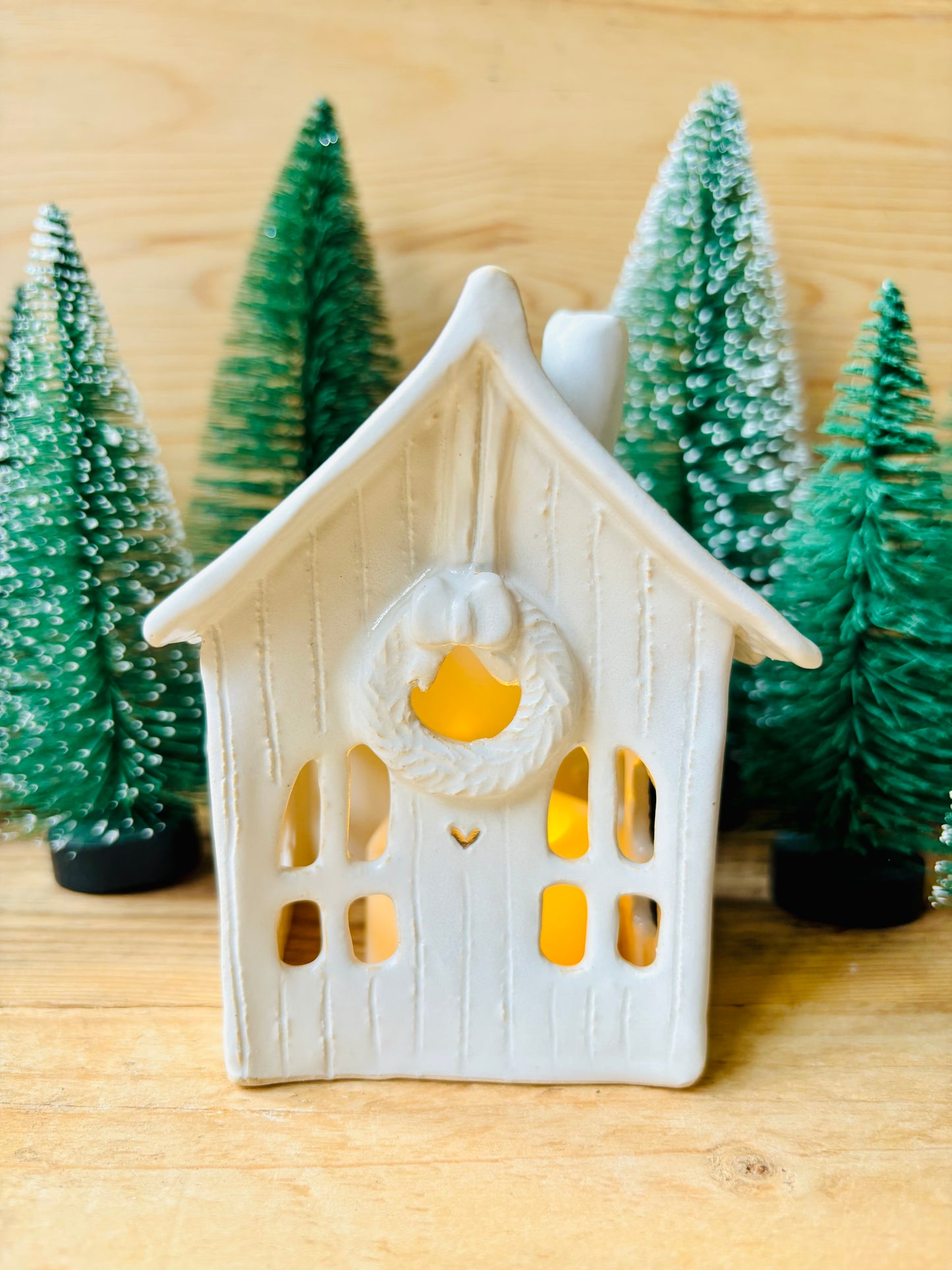 House 1 - white and gold tealight holder