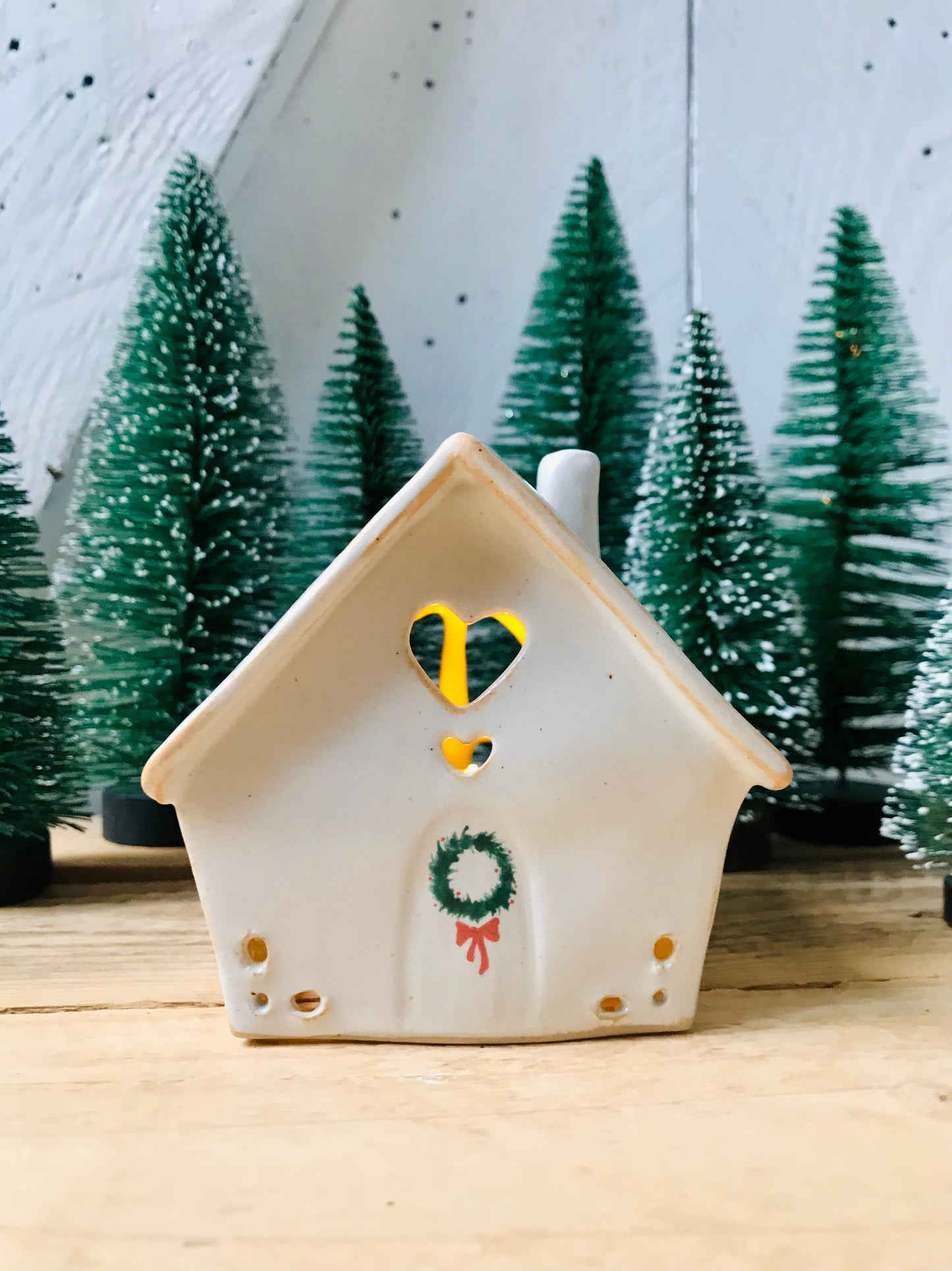 Maison 12 - photophore blanc et couronne verte