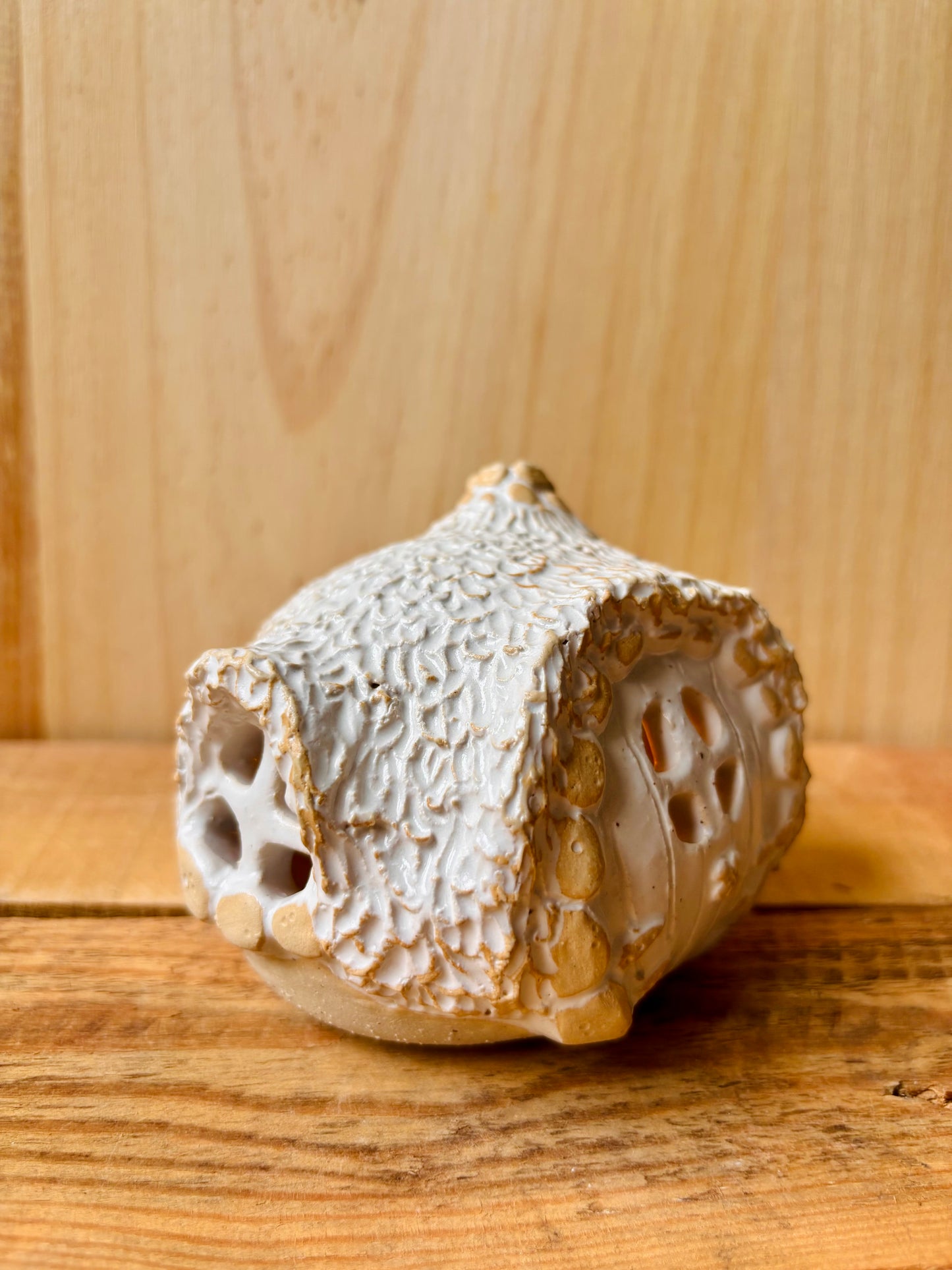 House 1 - white and gold tealight holder