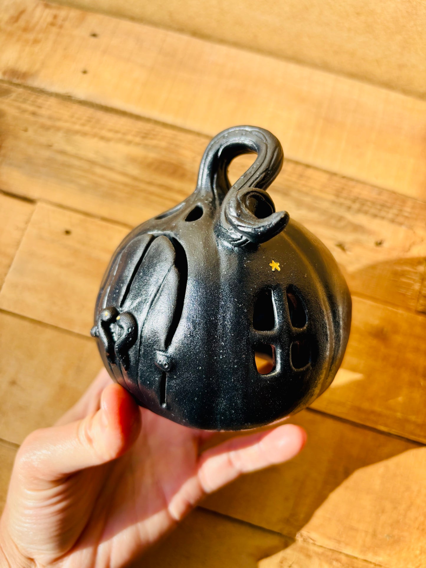 Maison citrouille - photophore noir et doré 2
