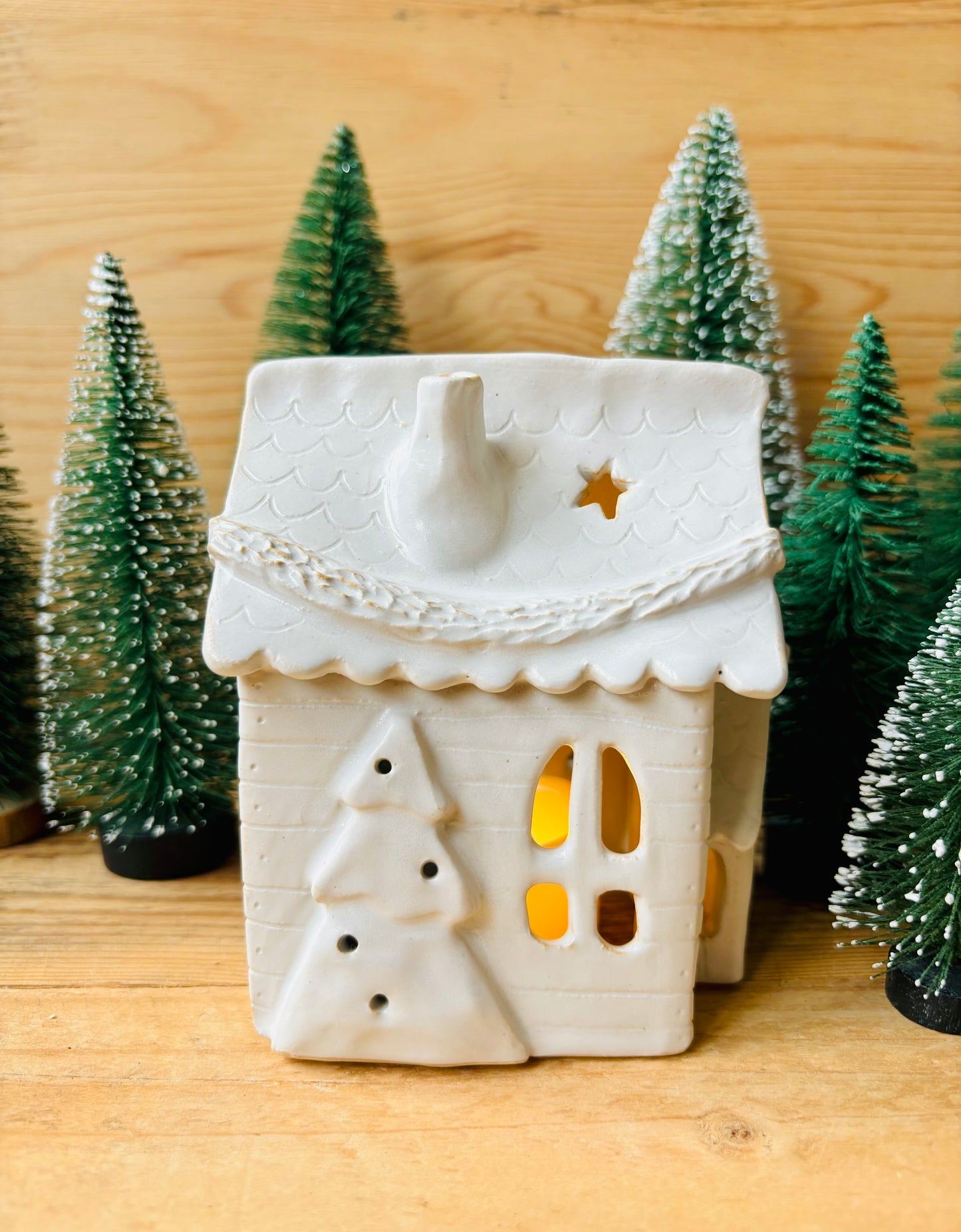 House 1 - white and gold tealight holder