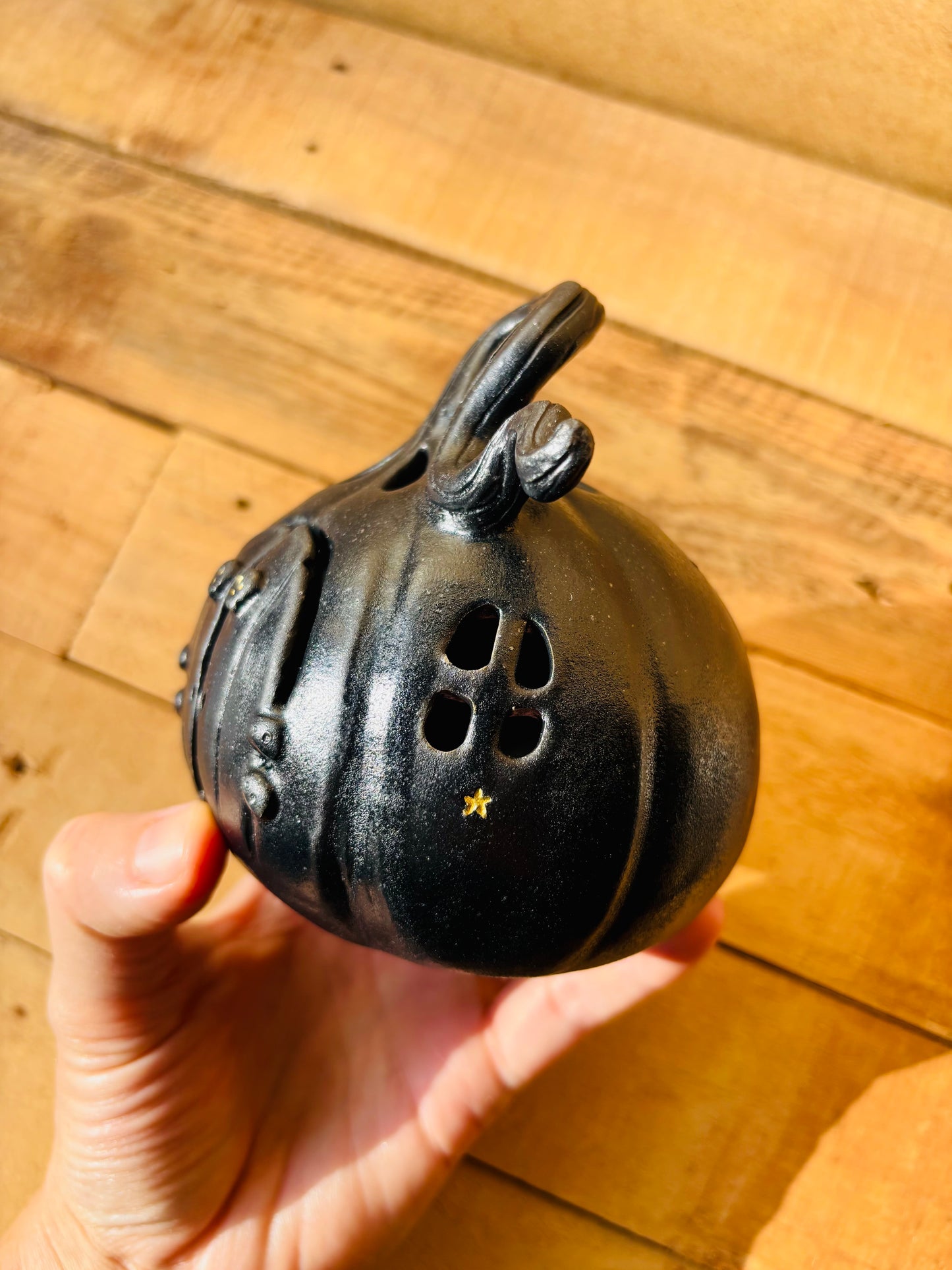 Maison citrouille - photophore noir et doré 3