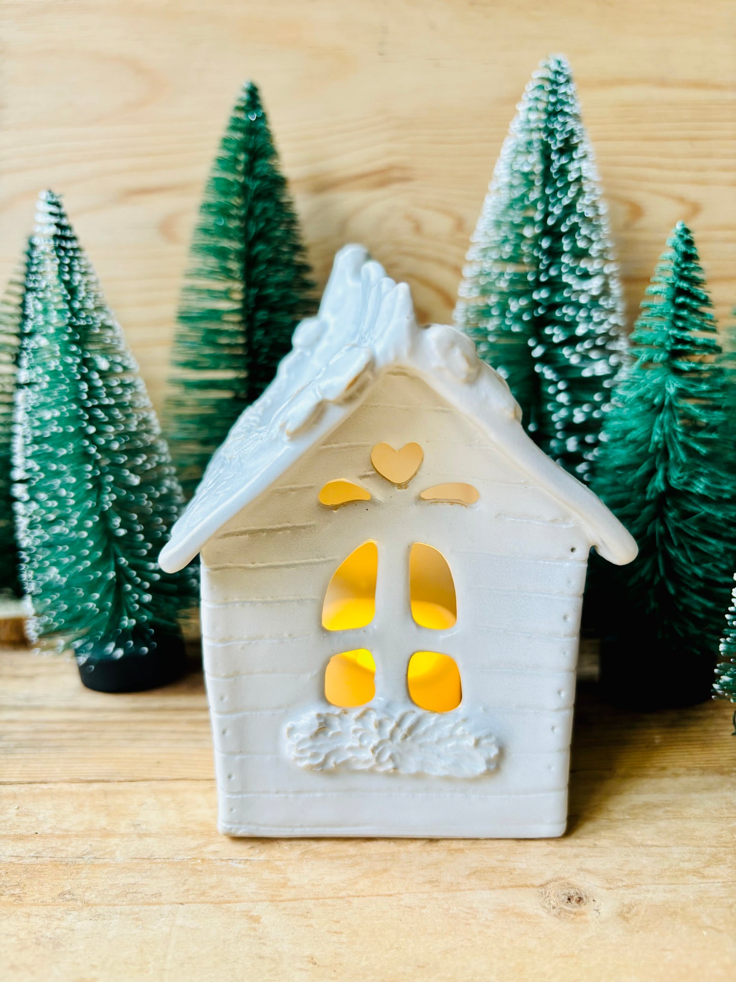 House 1 - white and gold tealight holder