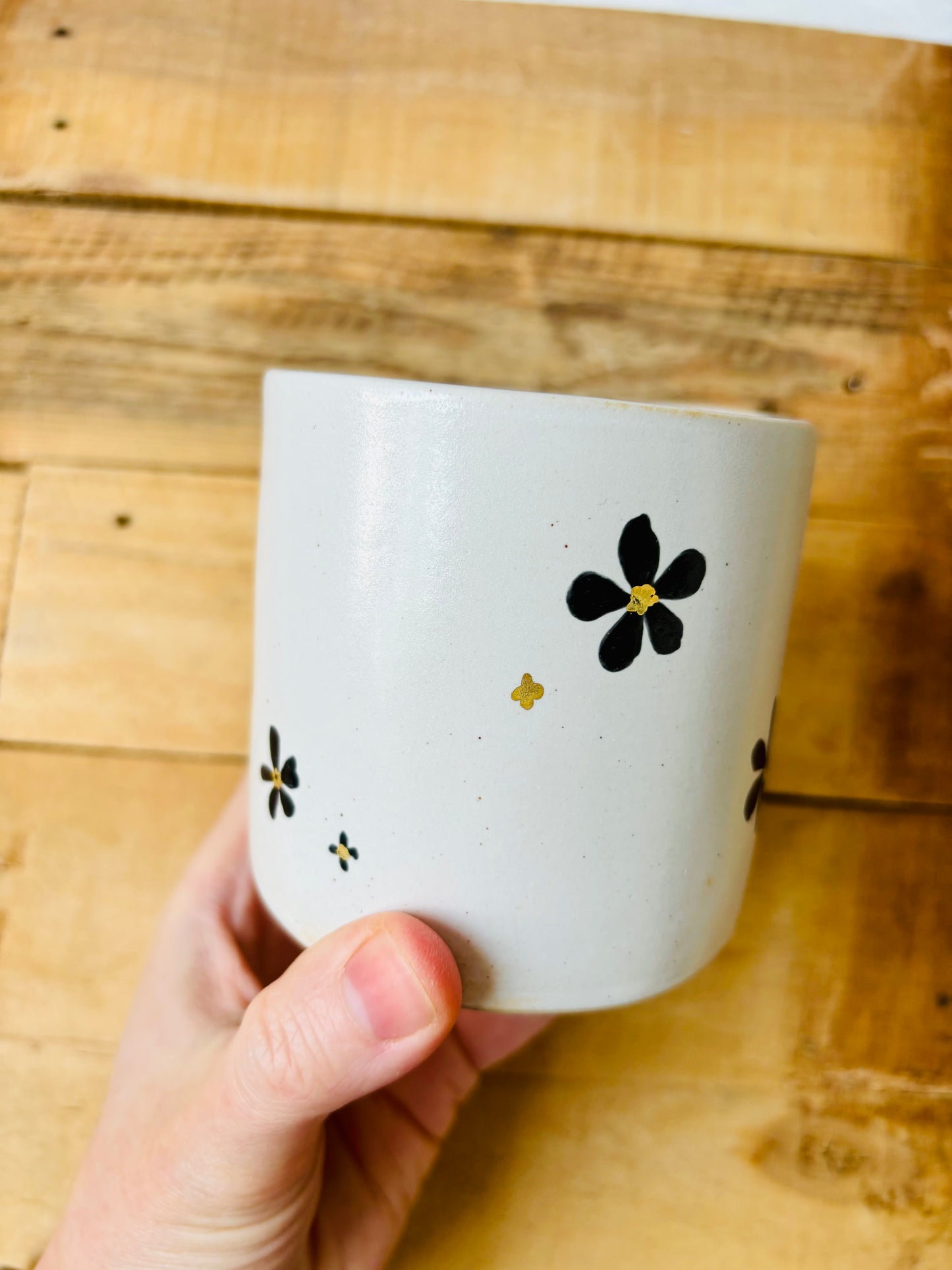 Flower mug - black and gold