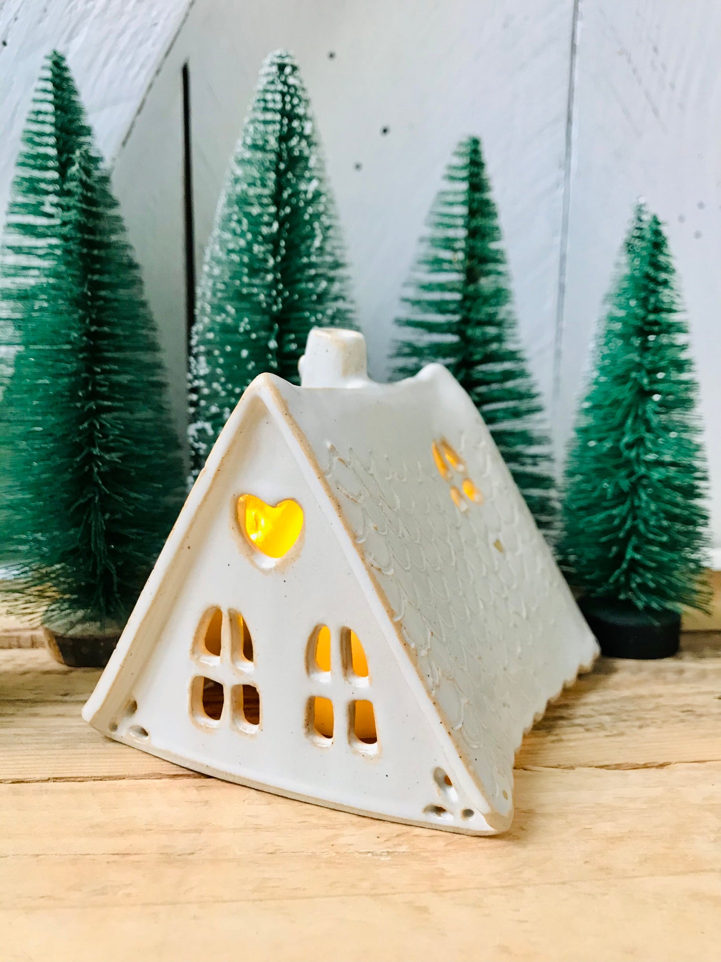 House 6 - white and gold tealight holder