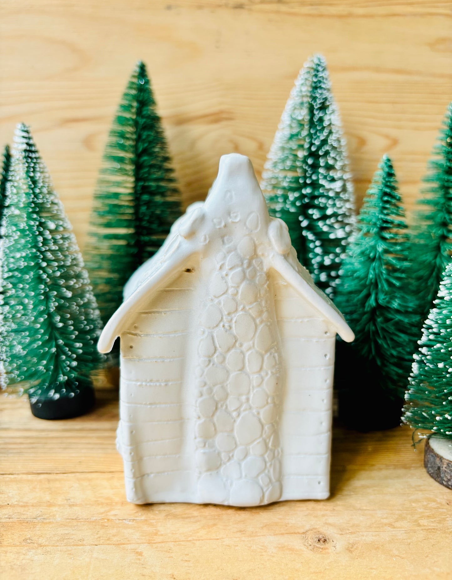 House 1 - white and gold tealight holder