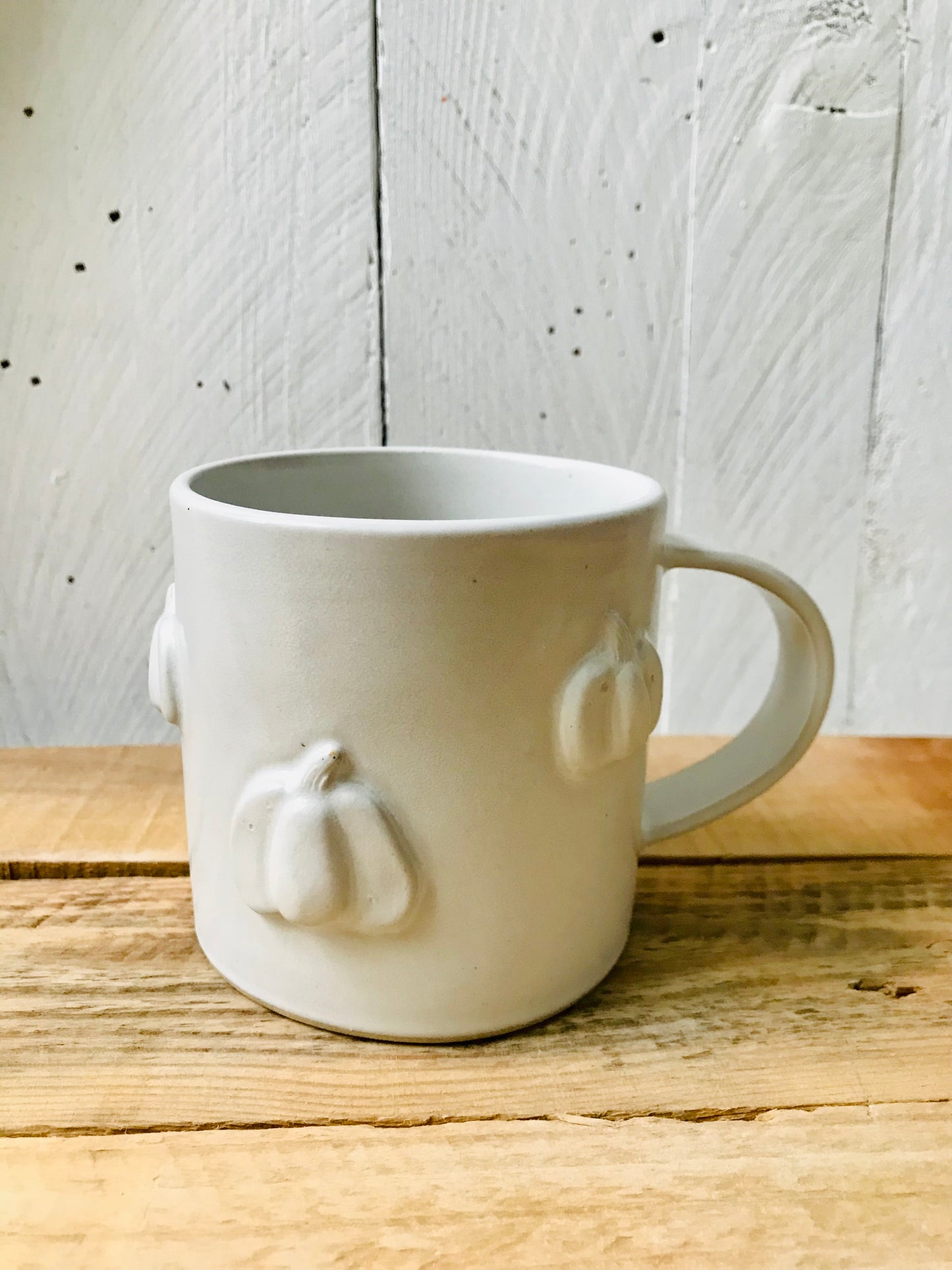 Mug with small white pumpkins - imperfect 1