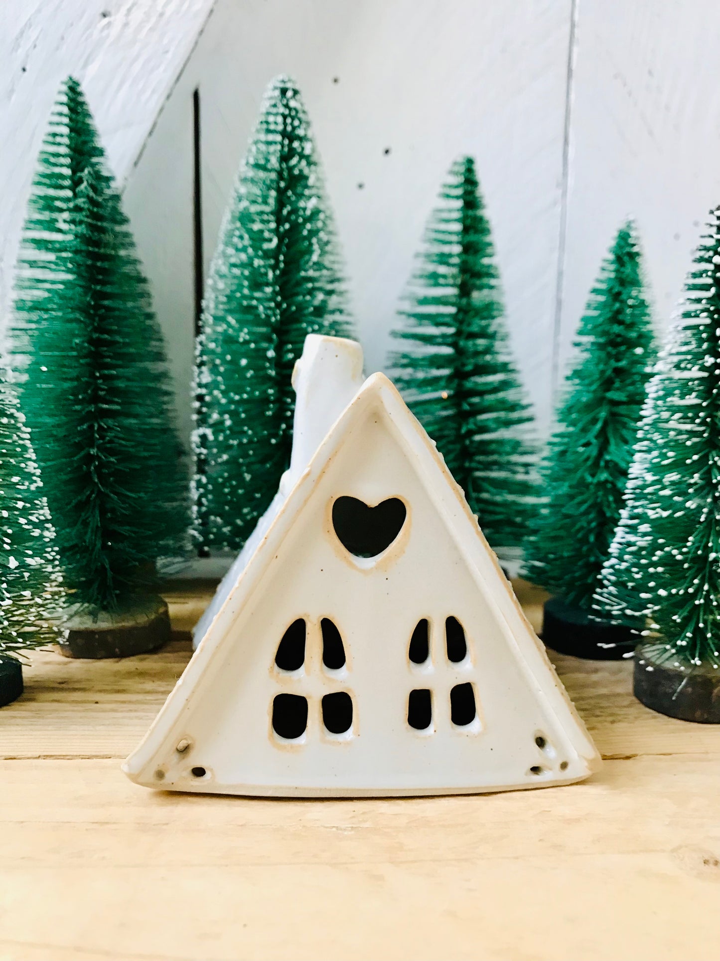 House 6 - white and gold tealight holder