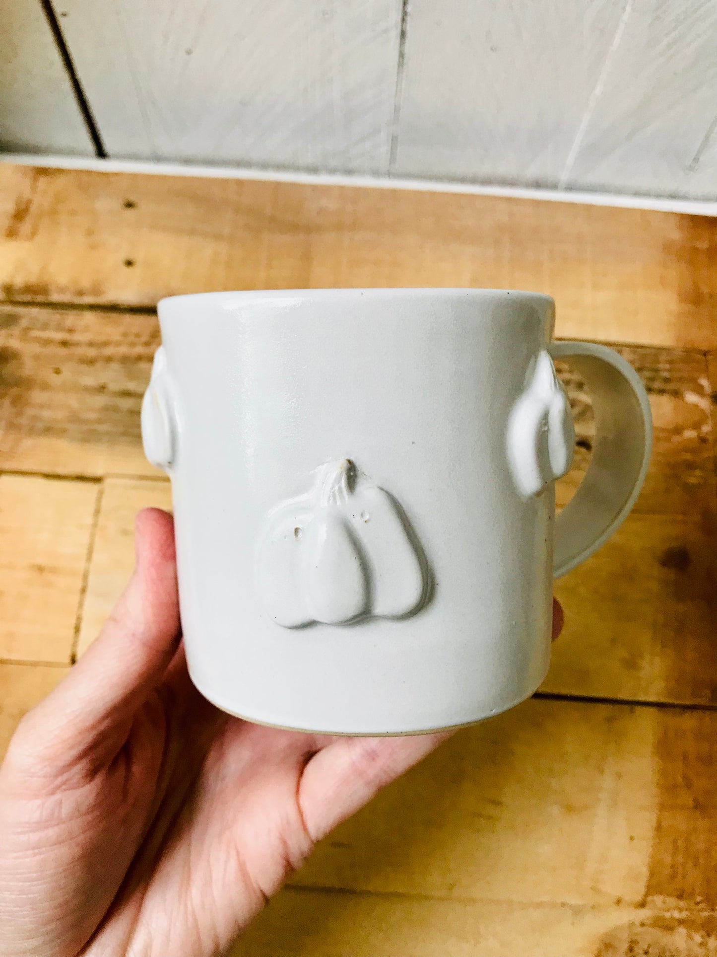 Mug with small white pumpkins - imperfect 3
