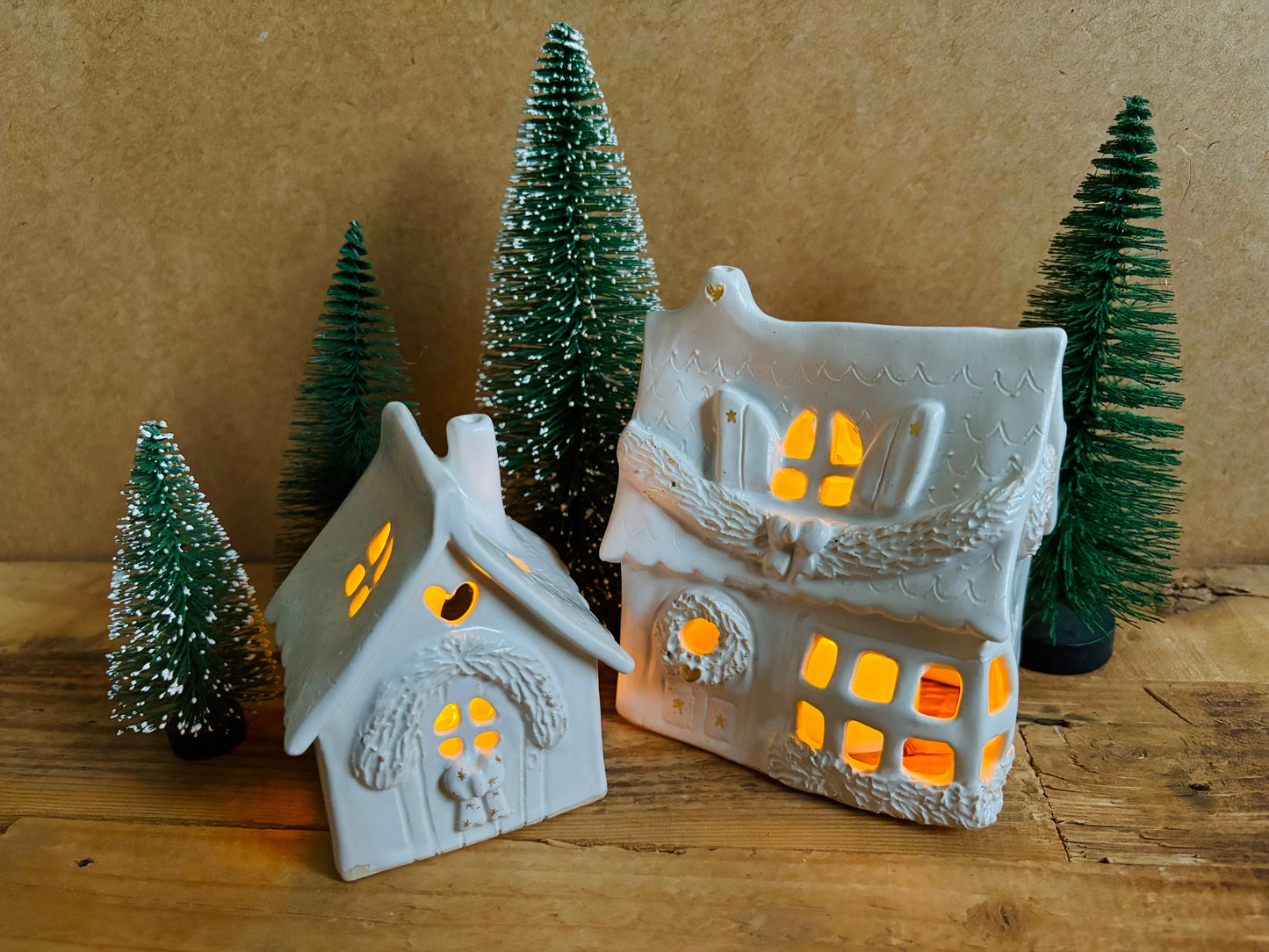 House 1 - white and gold tealight holder