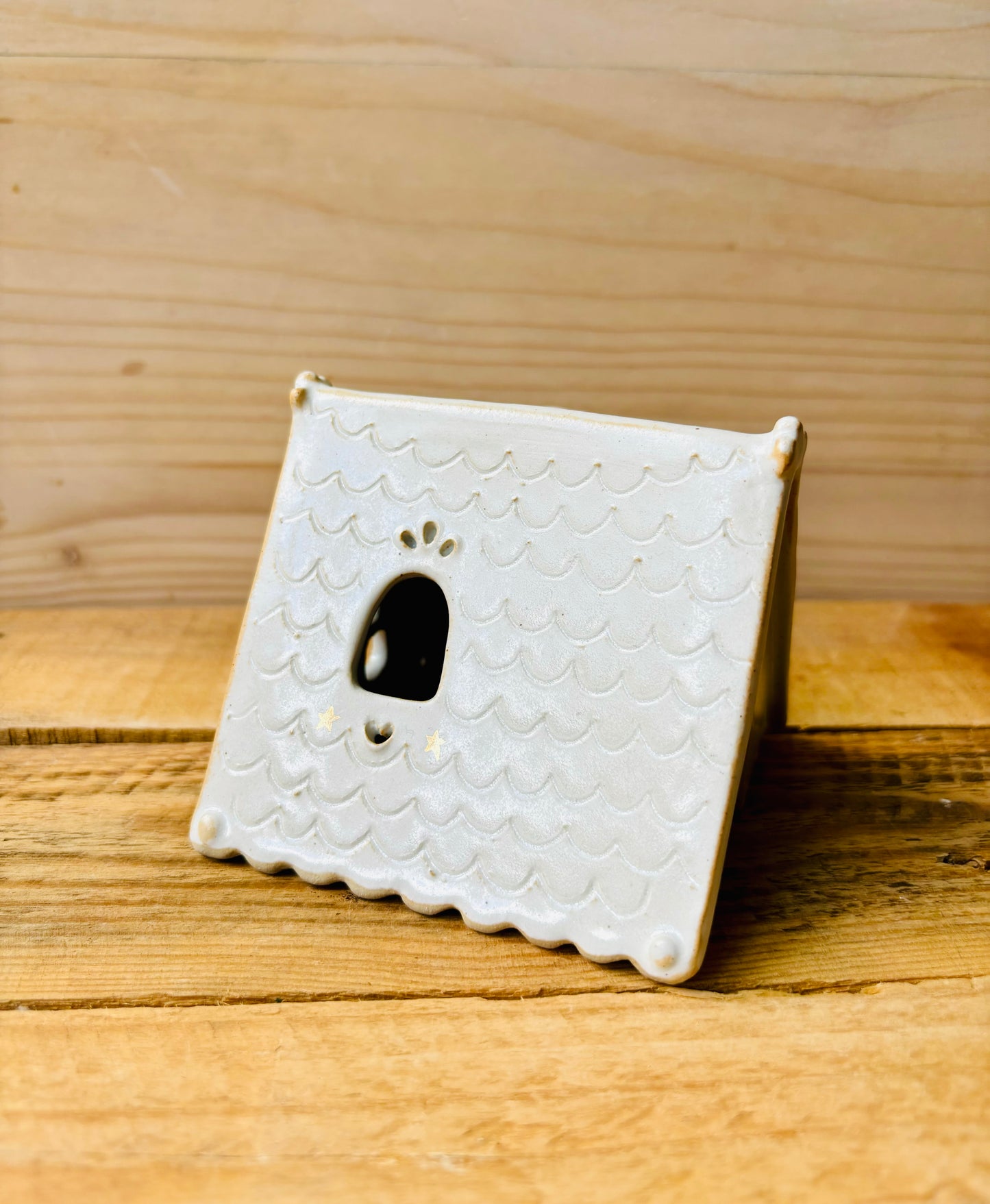 House 17 - white tealight holder