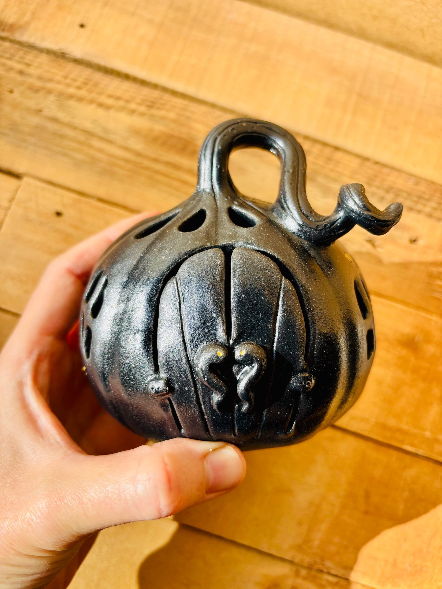Maison citrouille - photophore noir et doré 2