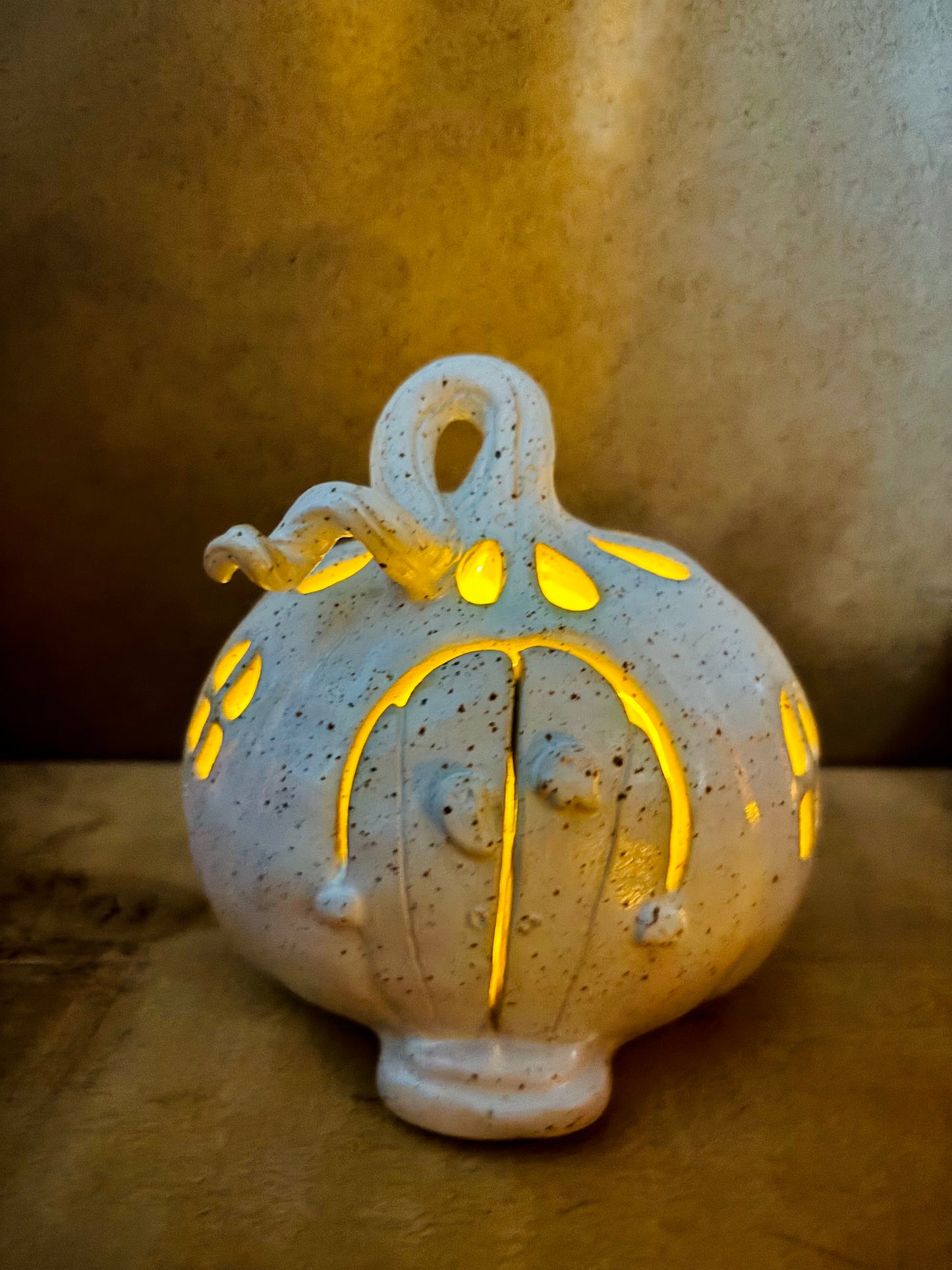 Maison citrouille - photophore blanc moucheté 2