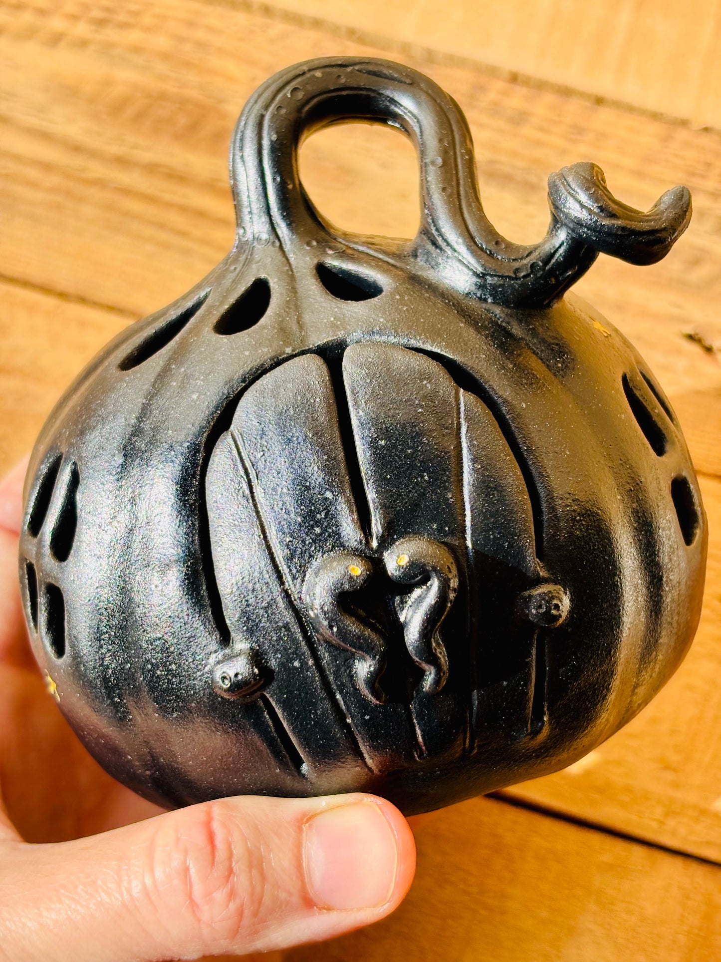Maison citrouille - photophore noir et doré 2