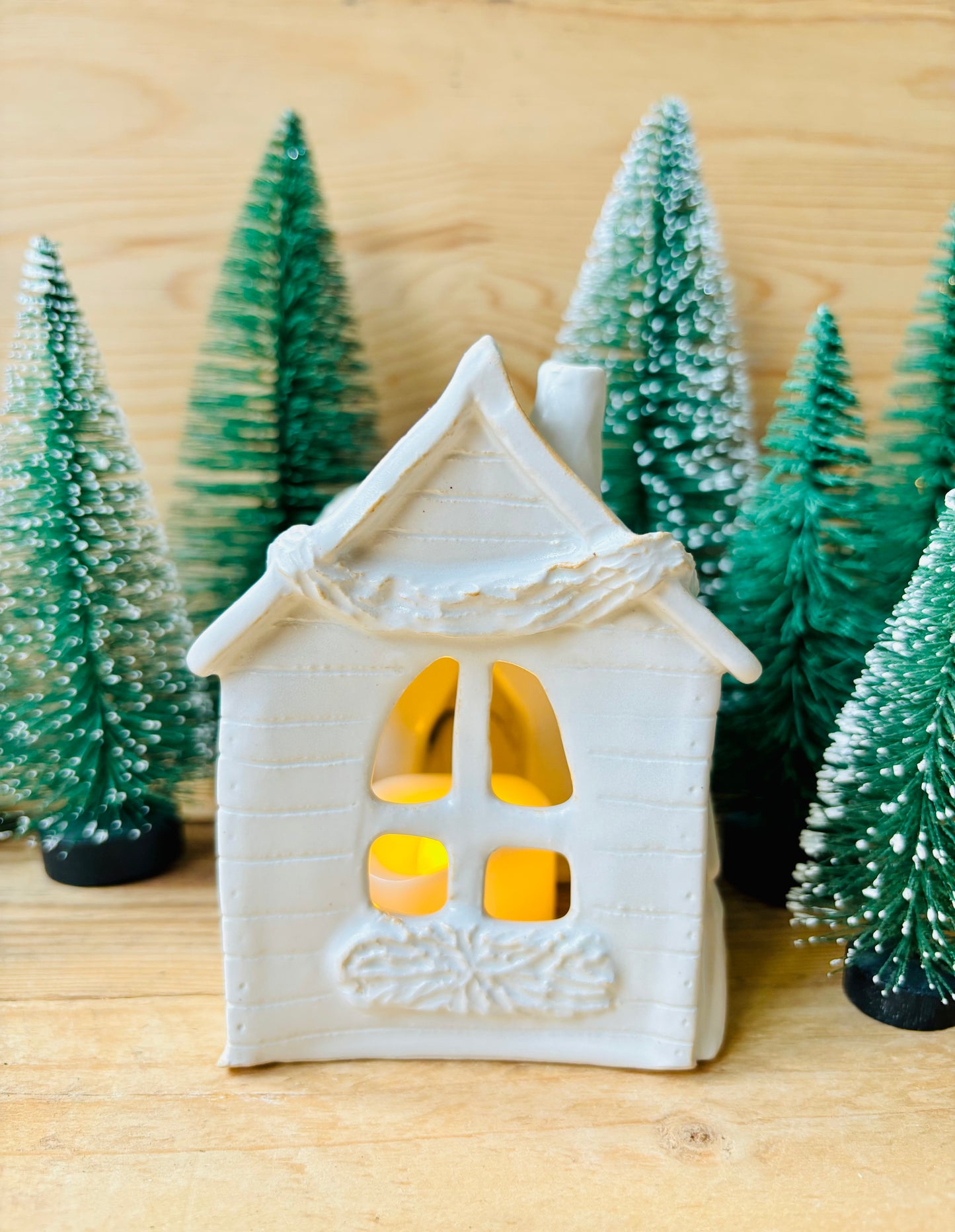 House 1 - white and gold tealight holder