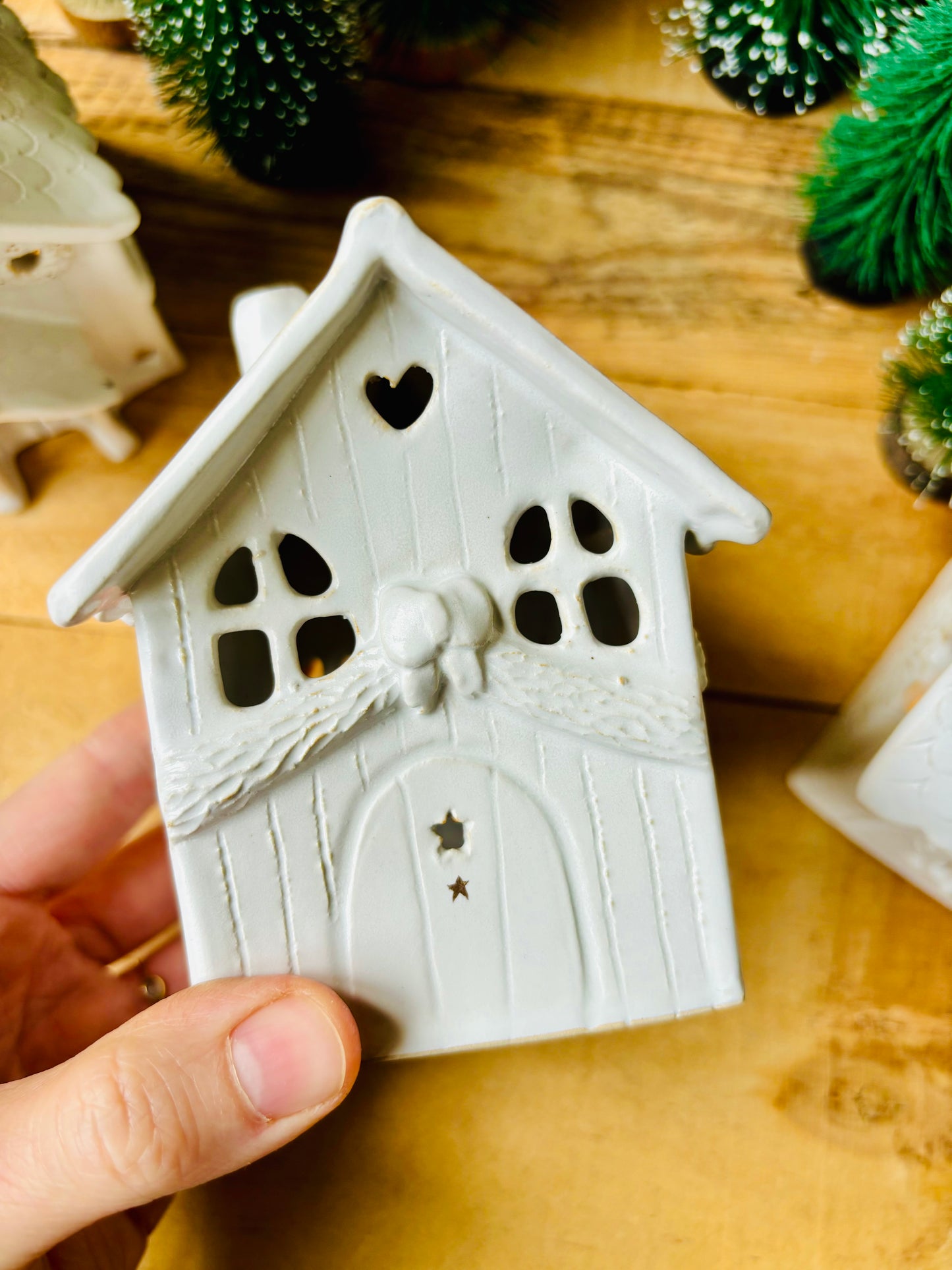 House 1 - white and gold tealight holder