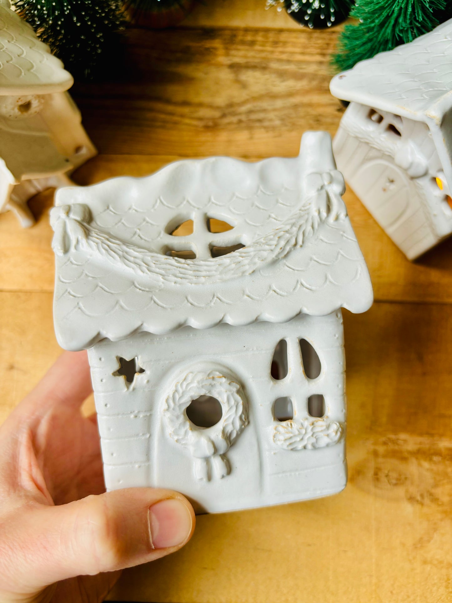 House 1 - white and gold tealight holder
