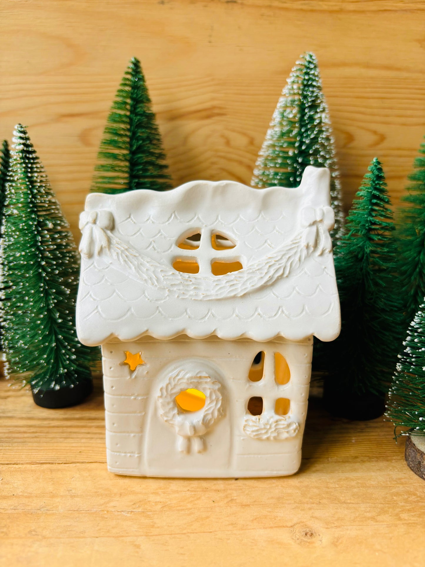 House 1 - white and gold tealight holder
