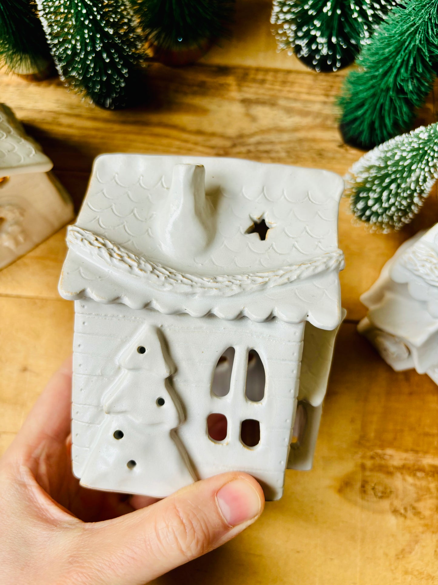 House 1 - white and gold tealight holder