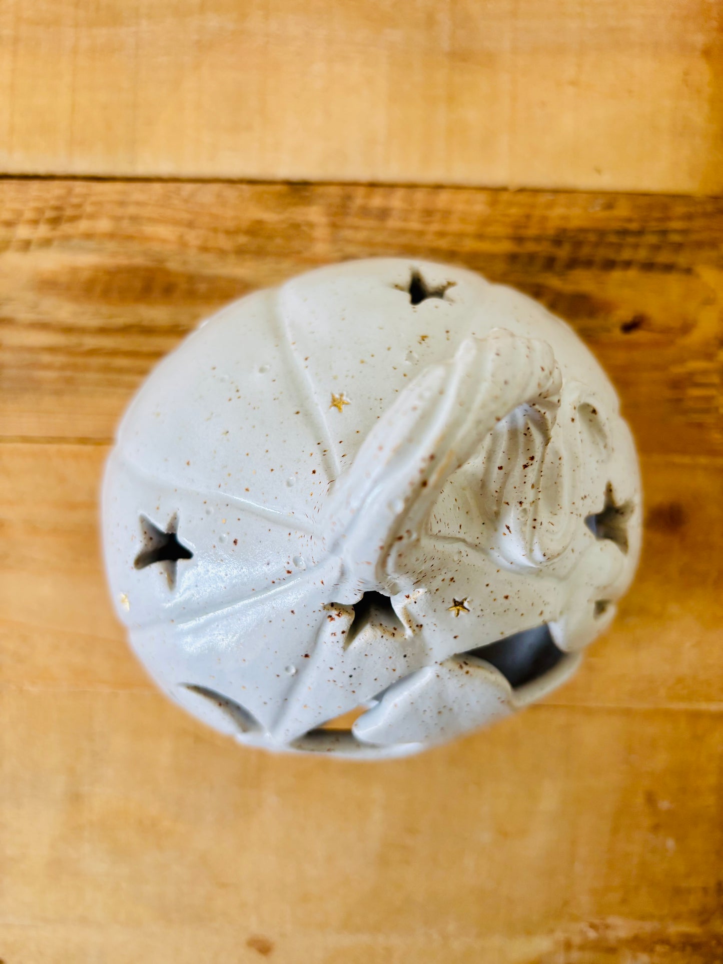 Grand Chat Citrouille - photophore blanc moucheté et or