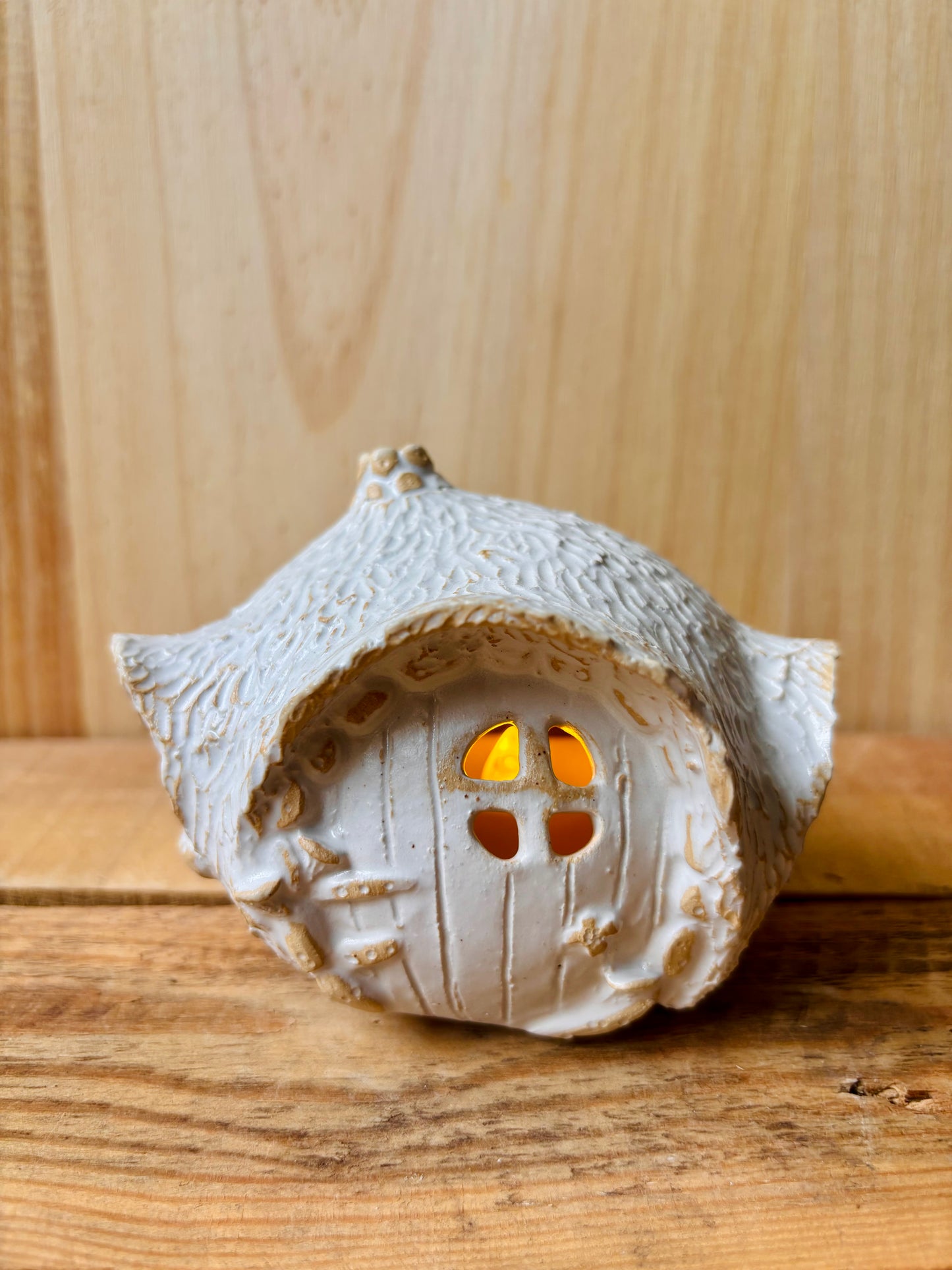 House 1 - white and gold tealight holder