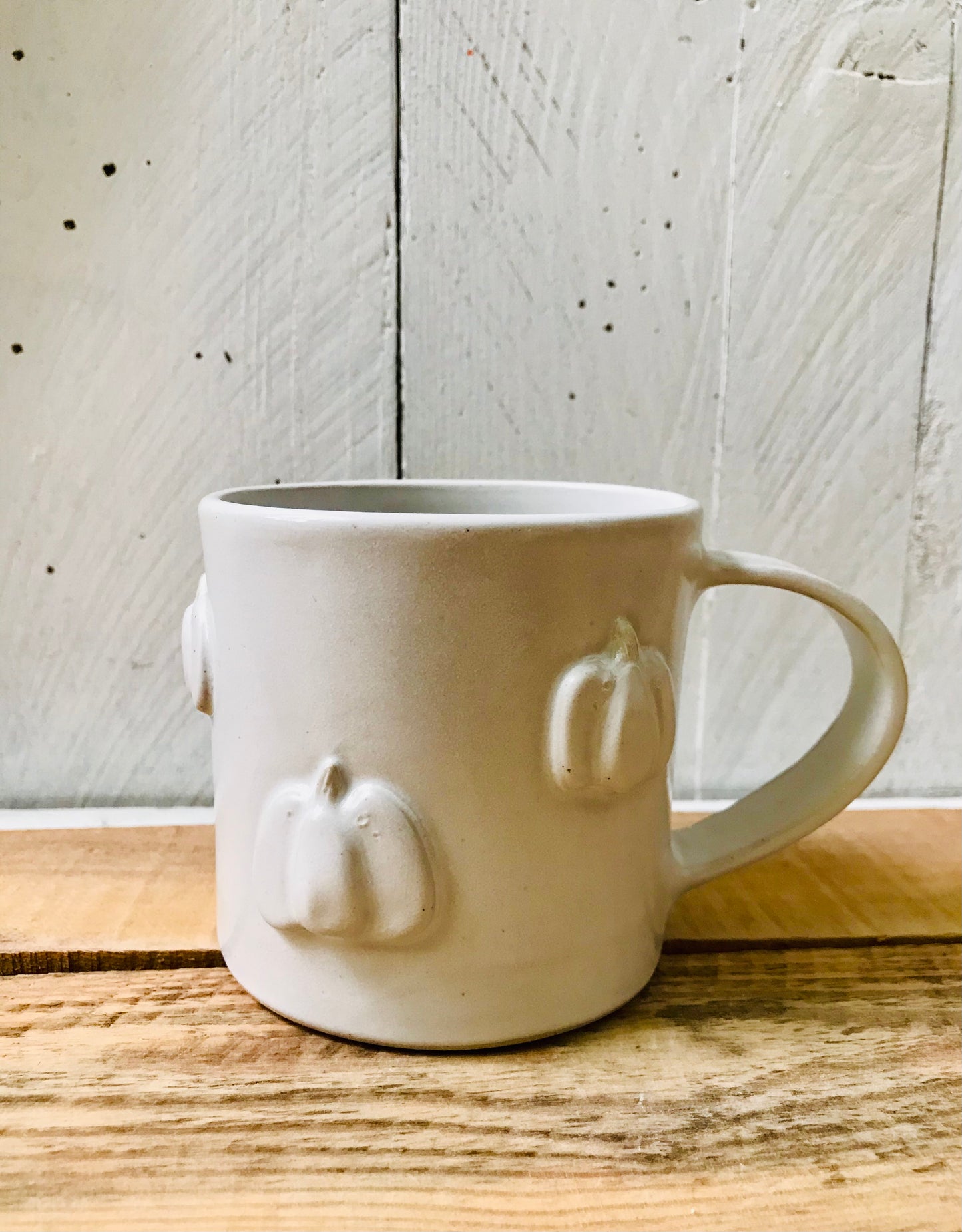 Mug with small white pumpkins