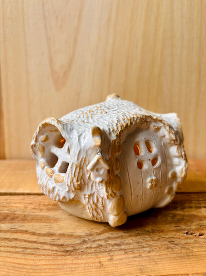 House 1 - white and gold tealight holder