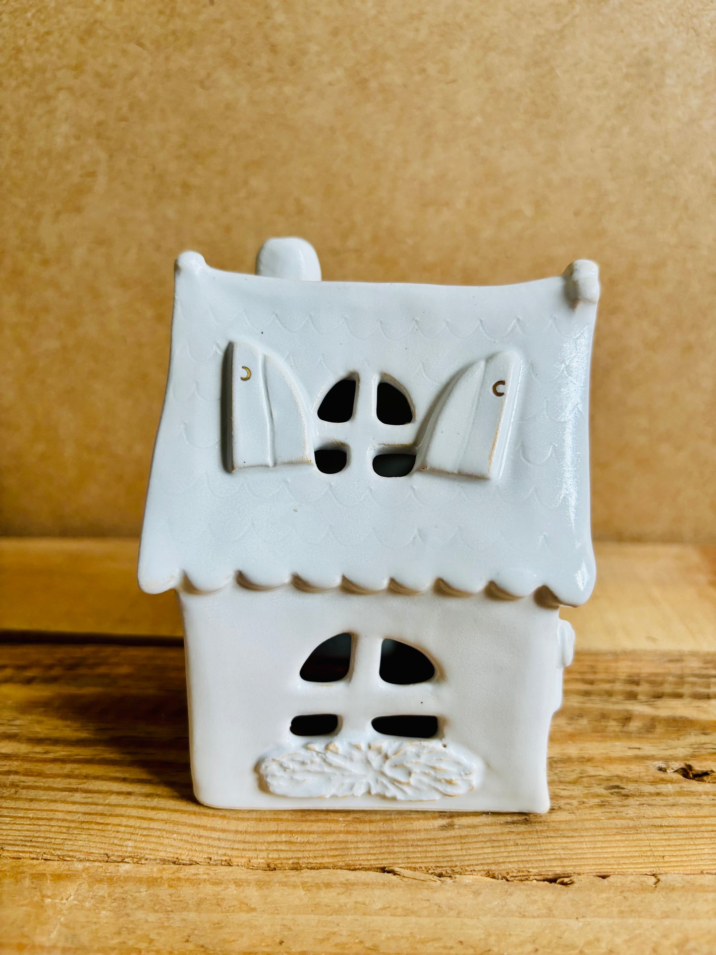 House 1 - white and gold tealight holder