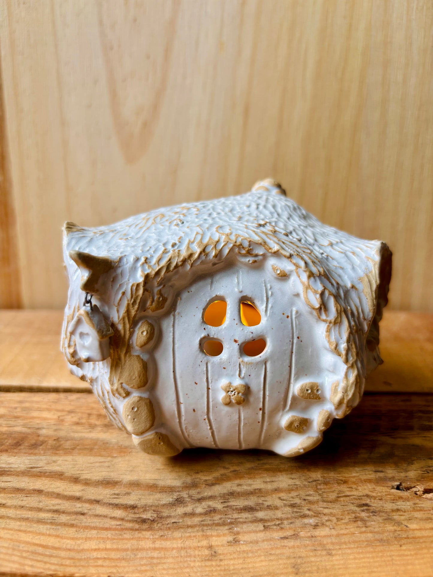 House 1 - white and gold tealight holder