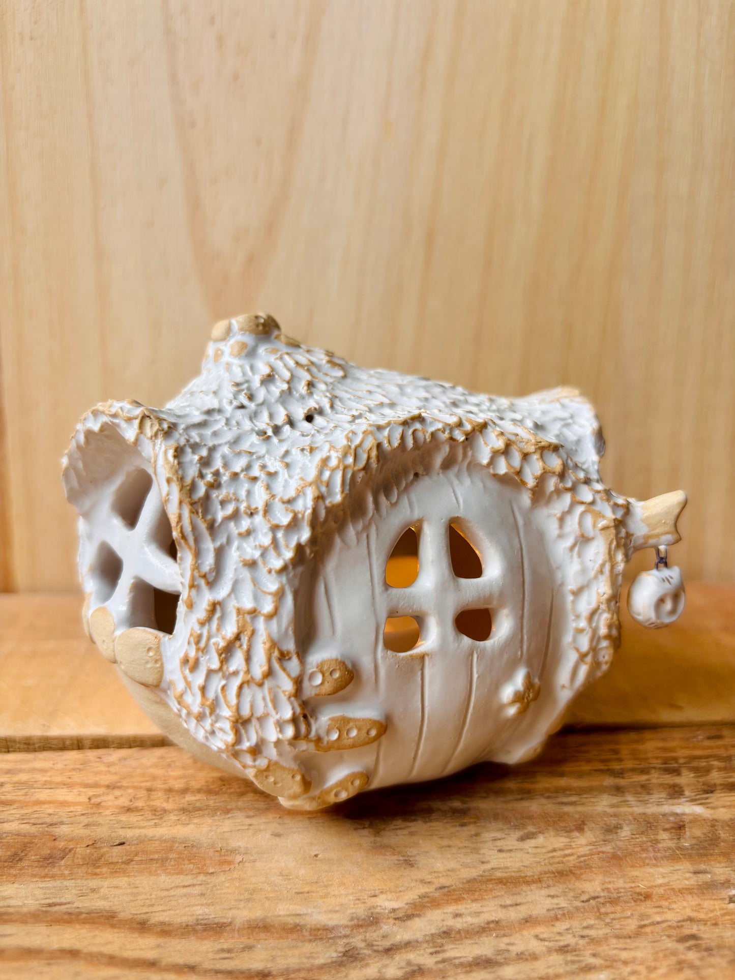 House 1 - white and gold tealight holder